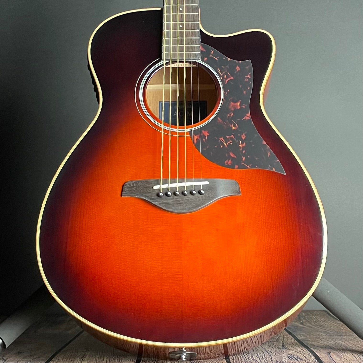 Yamaha AC1M Concert Cutaway, Mahogany- Tobacco Brown Sunburst (IIL130145)