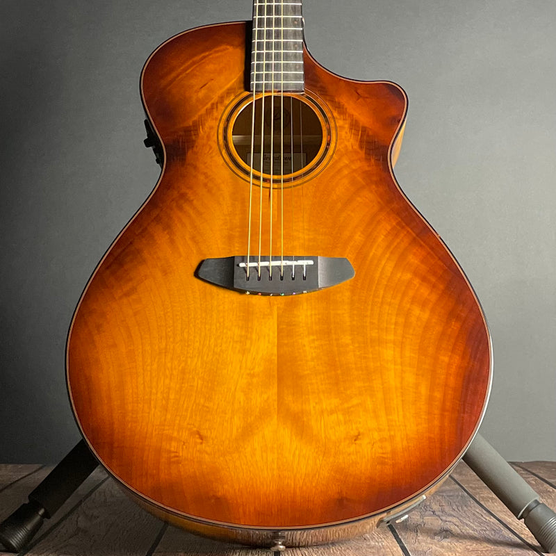 Breedlove Pursuit Exotic S Concerto Tiger’s Eye CE, Myrtlewood - Metronome Music Inc.