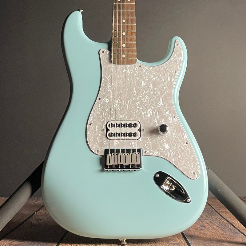 Fender Tom Delong Stratocaster, Rosewood- Daphne Blue