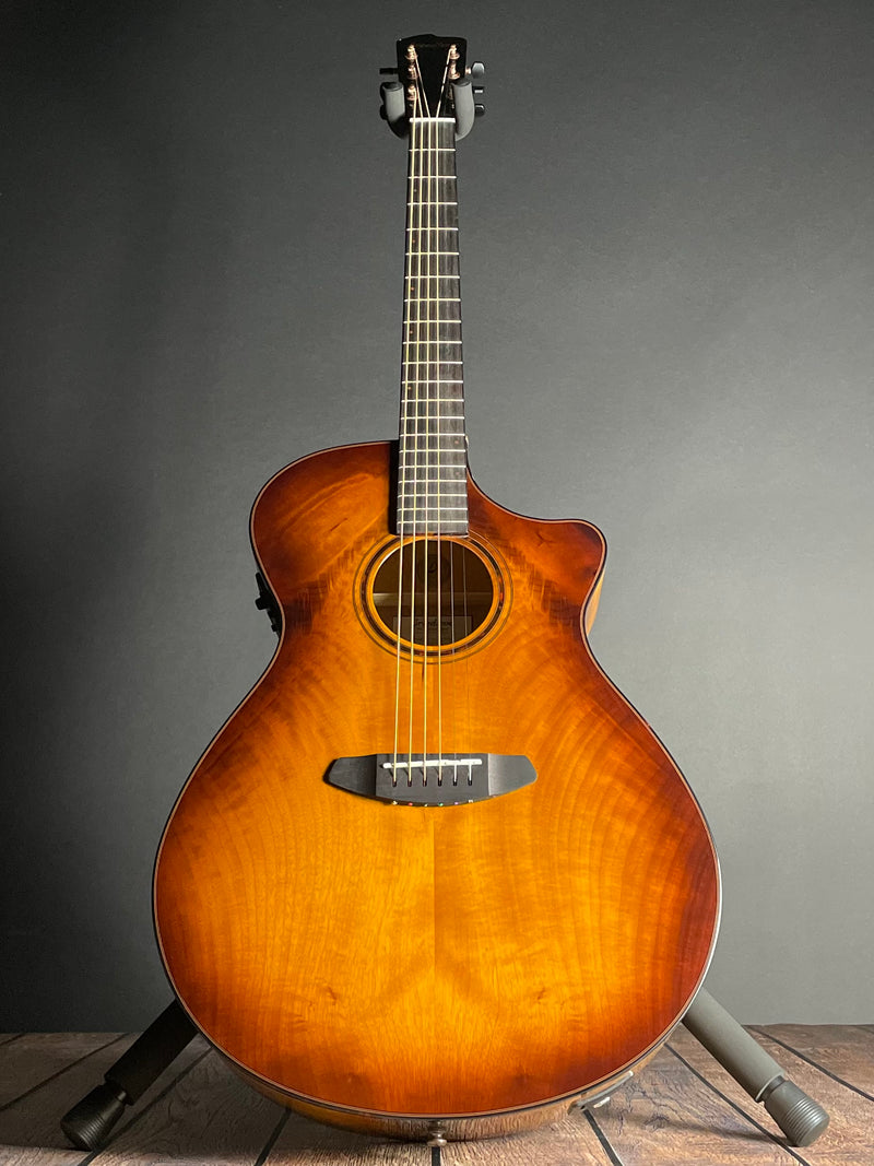 Breedlove Pursuit Exotic S Concerto Tiger’s Eye CE, Myrtlewood - Metronome Music Inc.