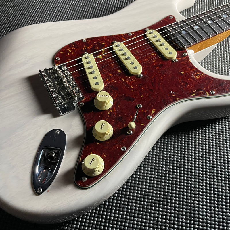 Fender Custom Shop American Custom Stratocaster, Rosewood, NOS- Aged White Blonde (SOLD) - Metronome Music Inc.