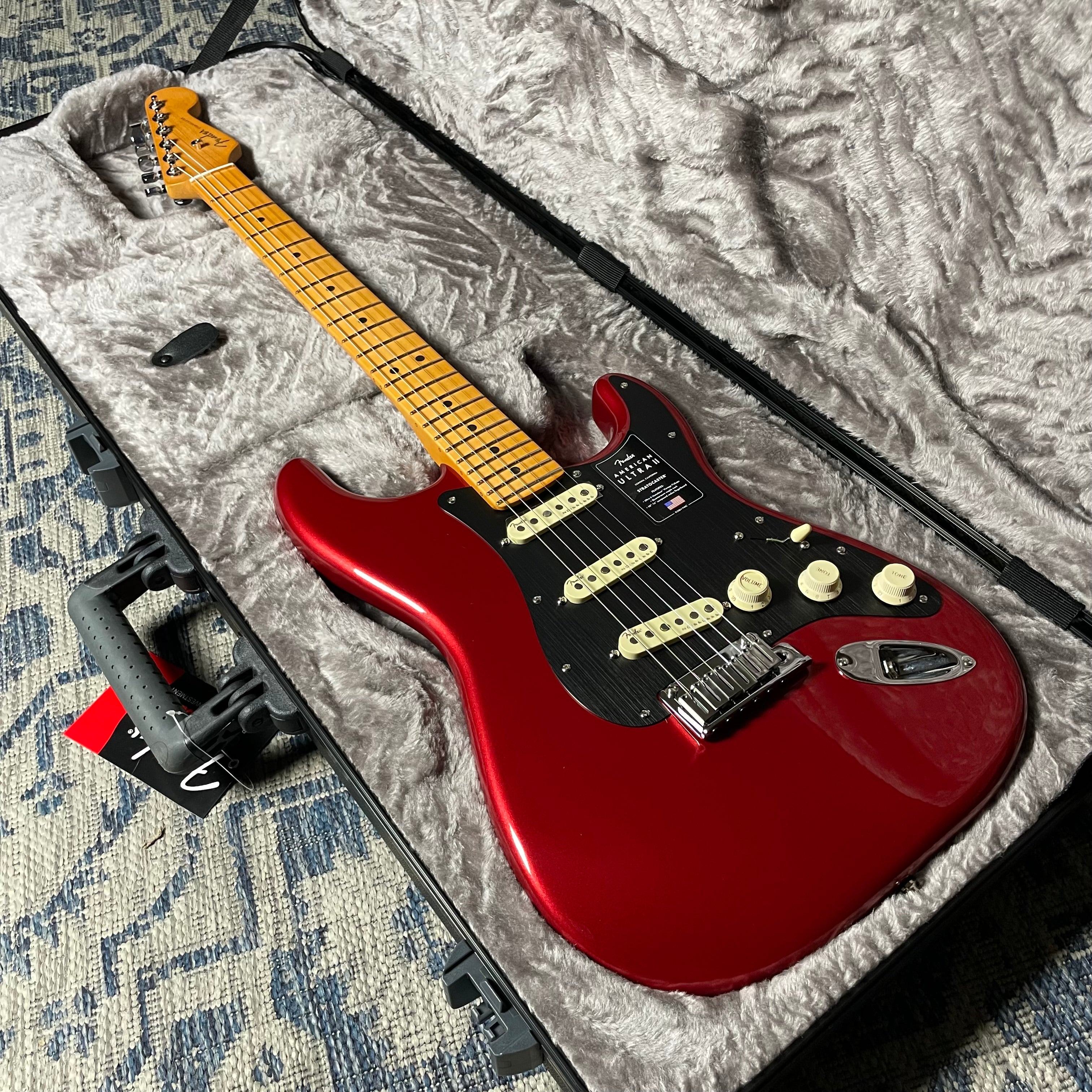 Fender American Ultra II Stratocaster, Maple- Sinister Red (7lbs 15oz)