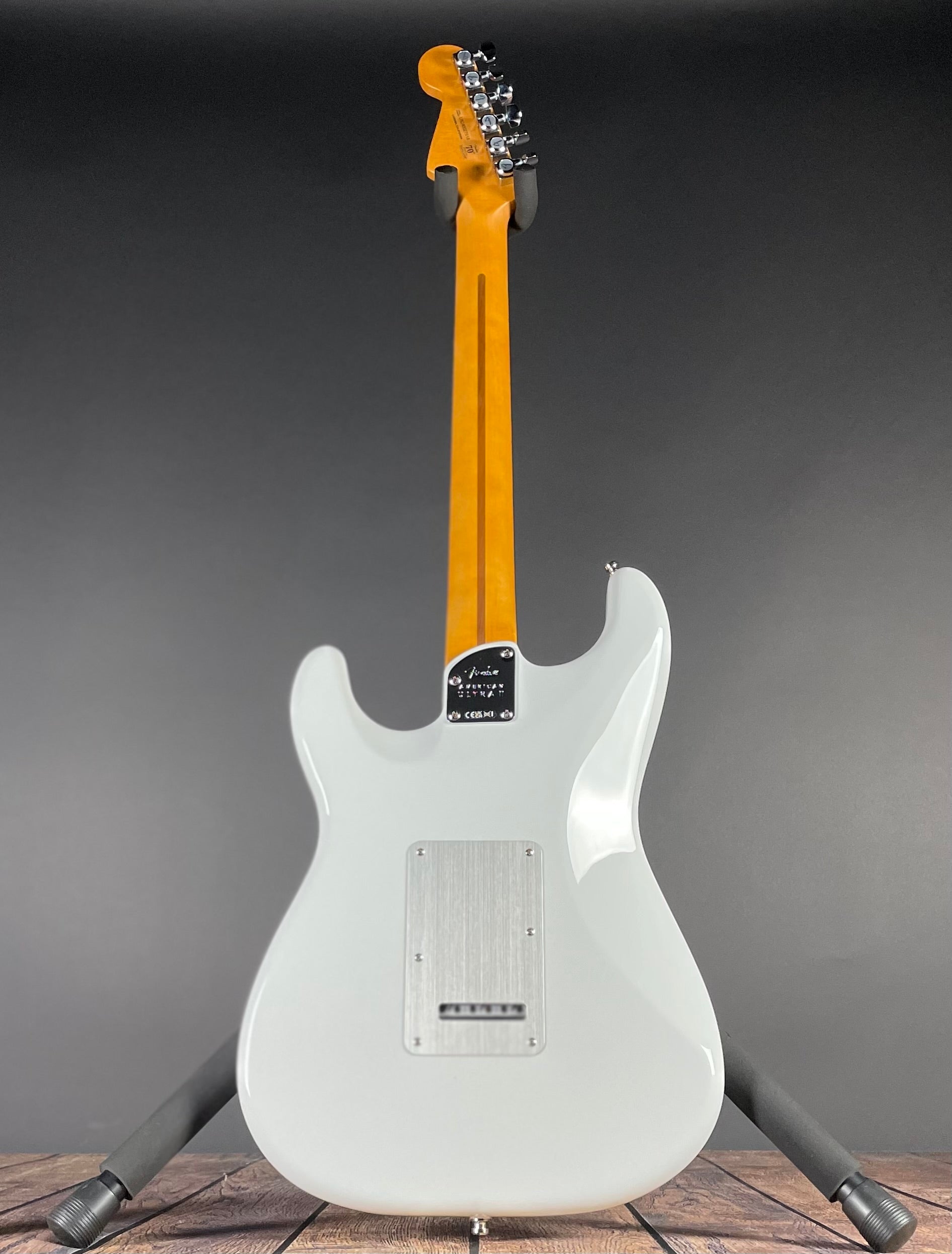 Fender American Ultra II Stratocaster, Maple- Avalanche (7lbs 14oz)