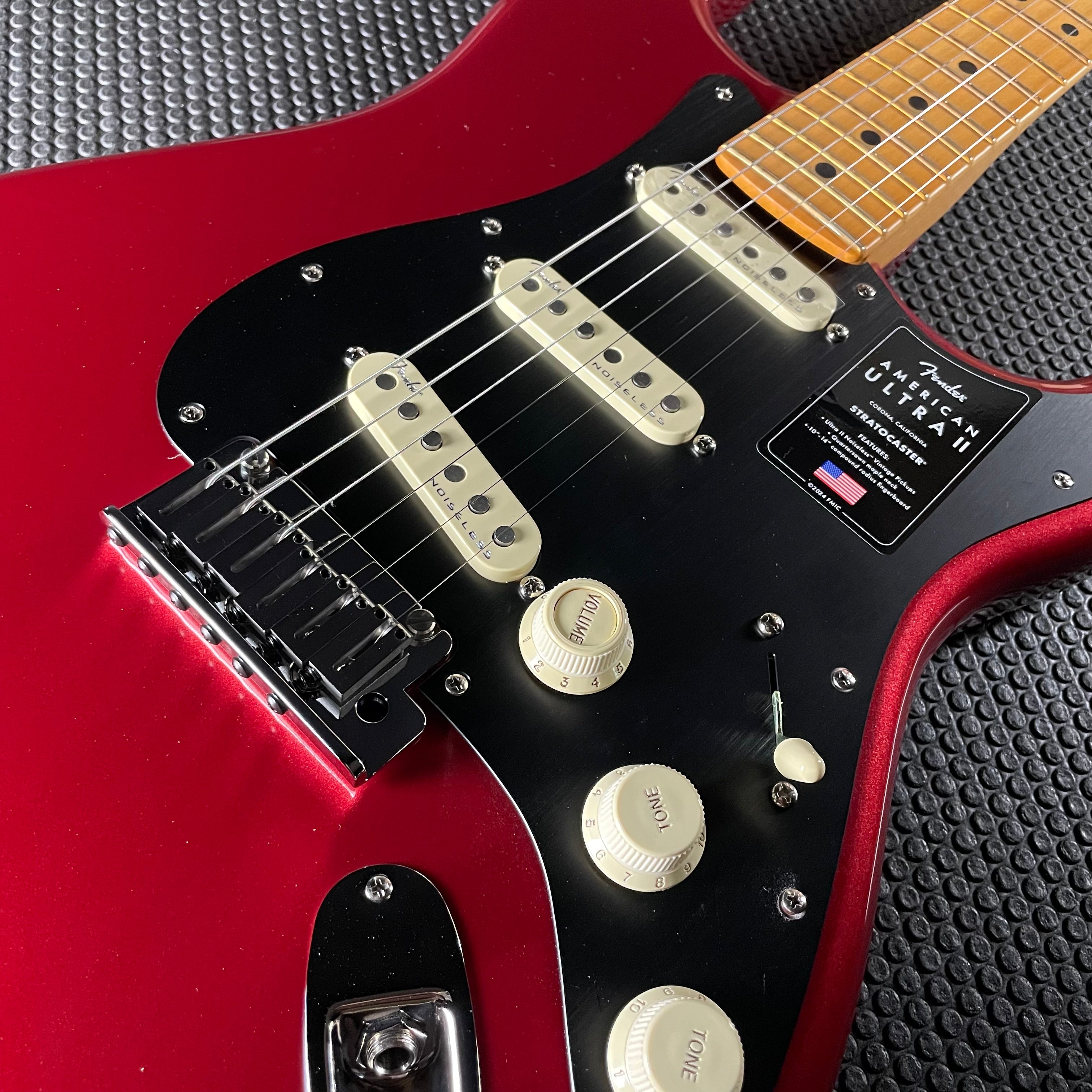 Fender American Ultra II Stratocaster, Maple- Sinister Red (7lbs 15oz)