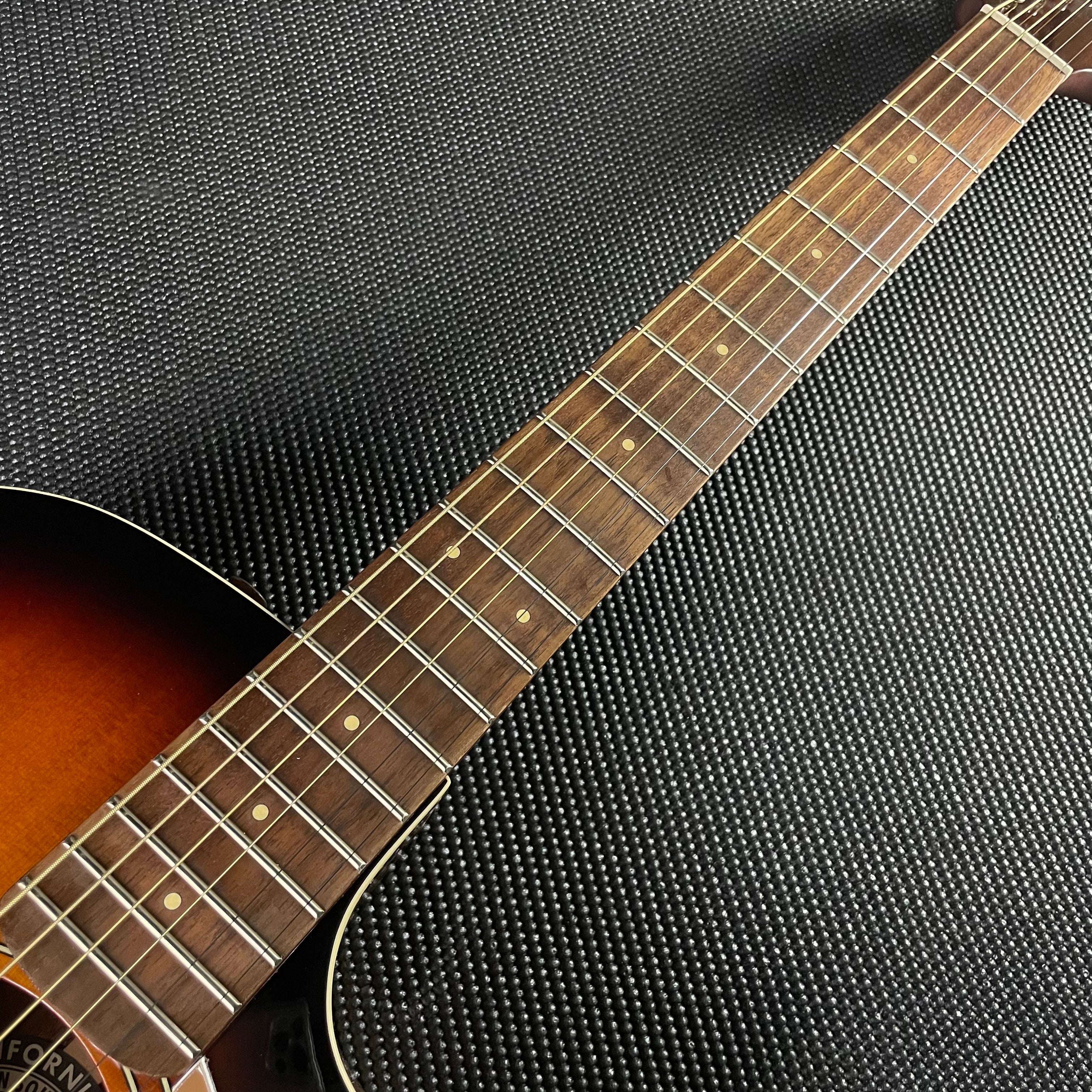 Fender Newporter Player Acoustic, Walnut Fingerboard- Sunburst - Metronome Music Inc.