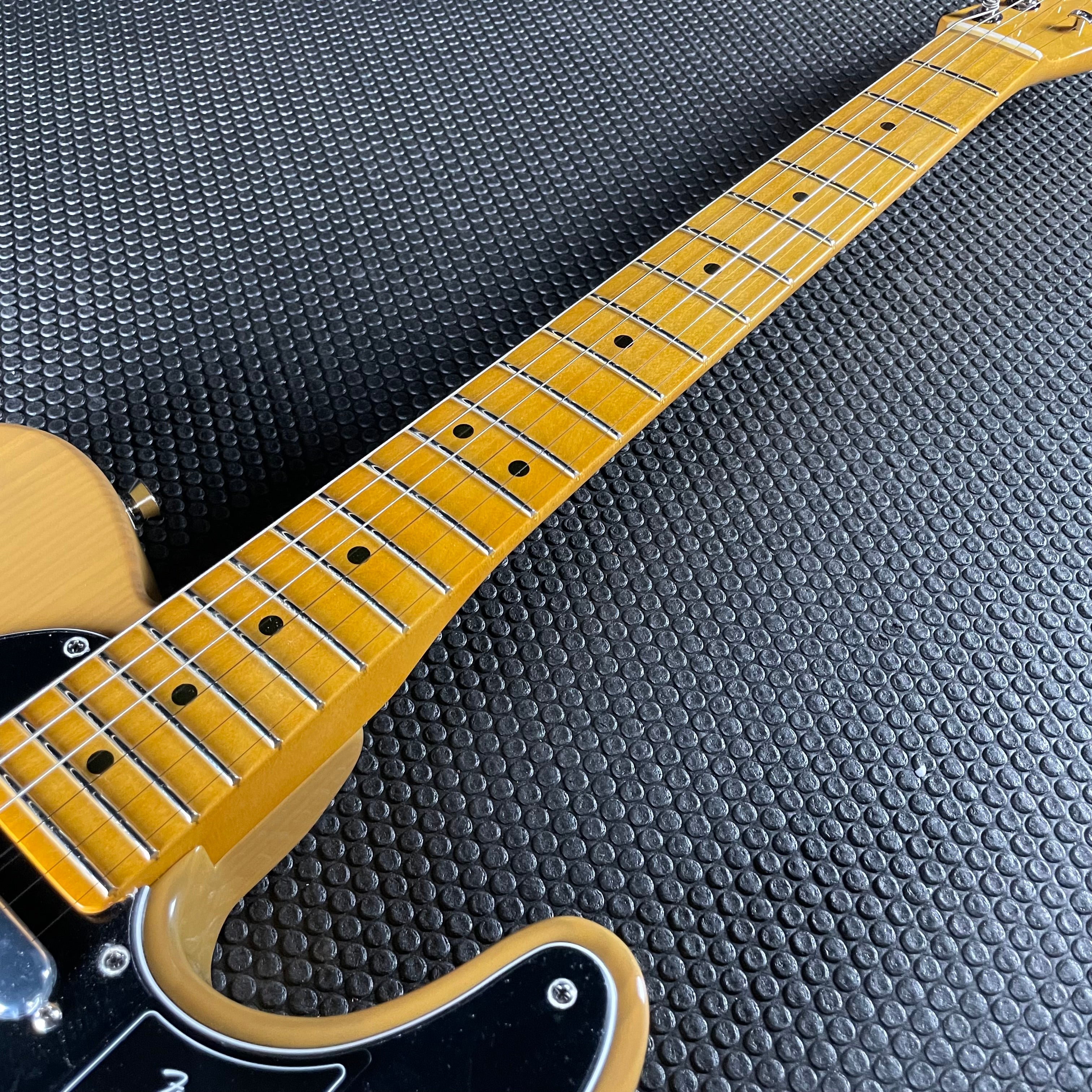 Fender American Professional II Telecaster, Maple- Butterscotch Blonde (7lbs 0oz)