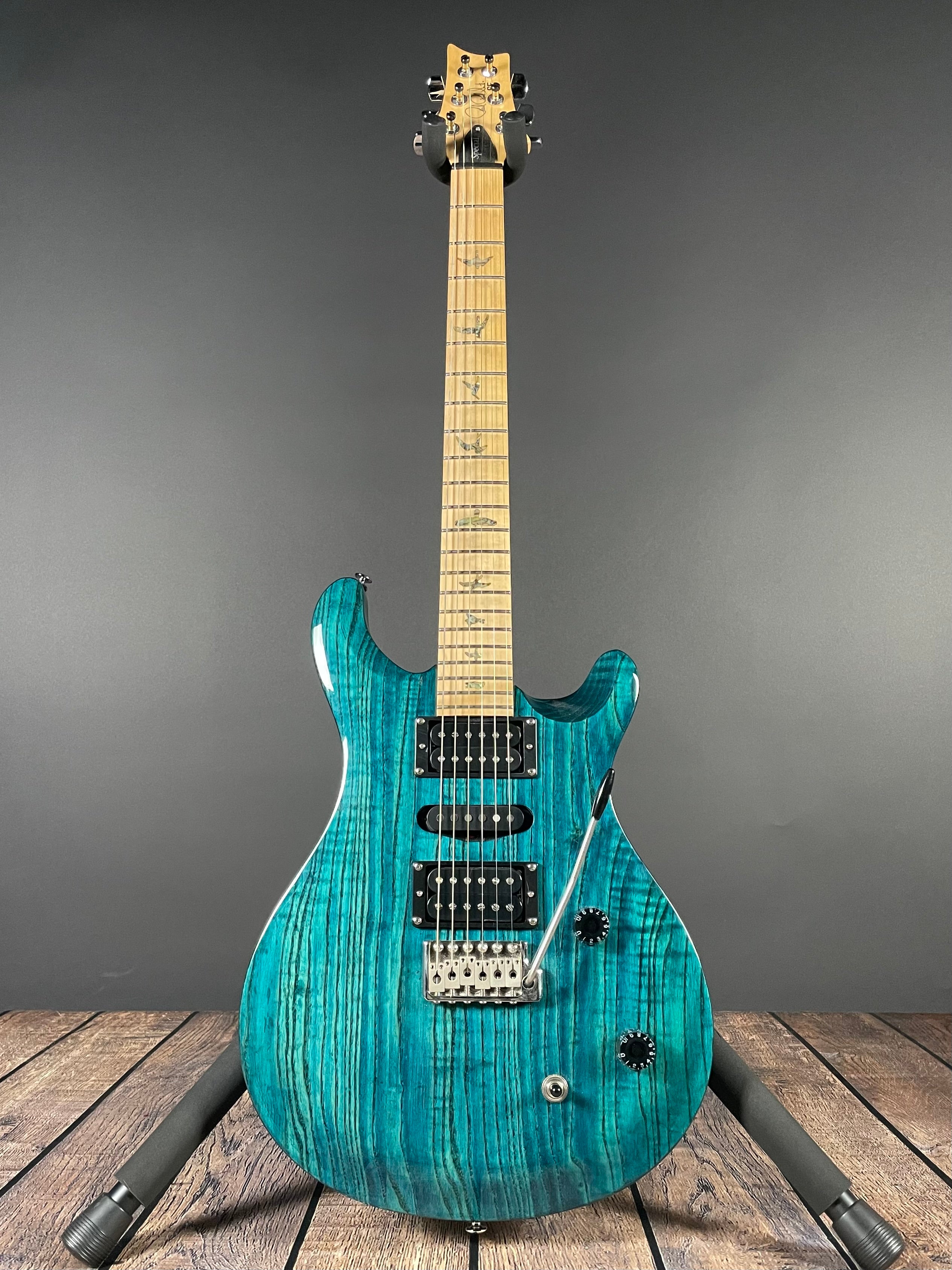 Paul Reed Smith, PRS SE Swamp Ash Special w/Gig Bag- Iris Blue (2023)