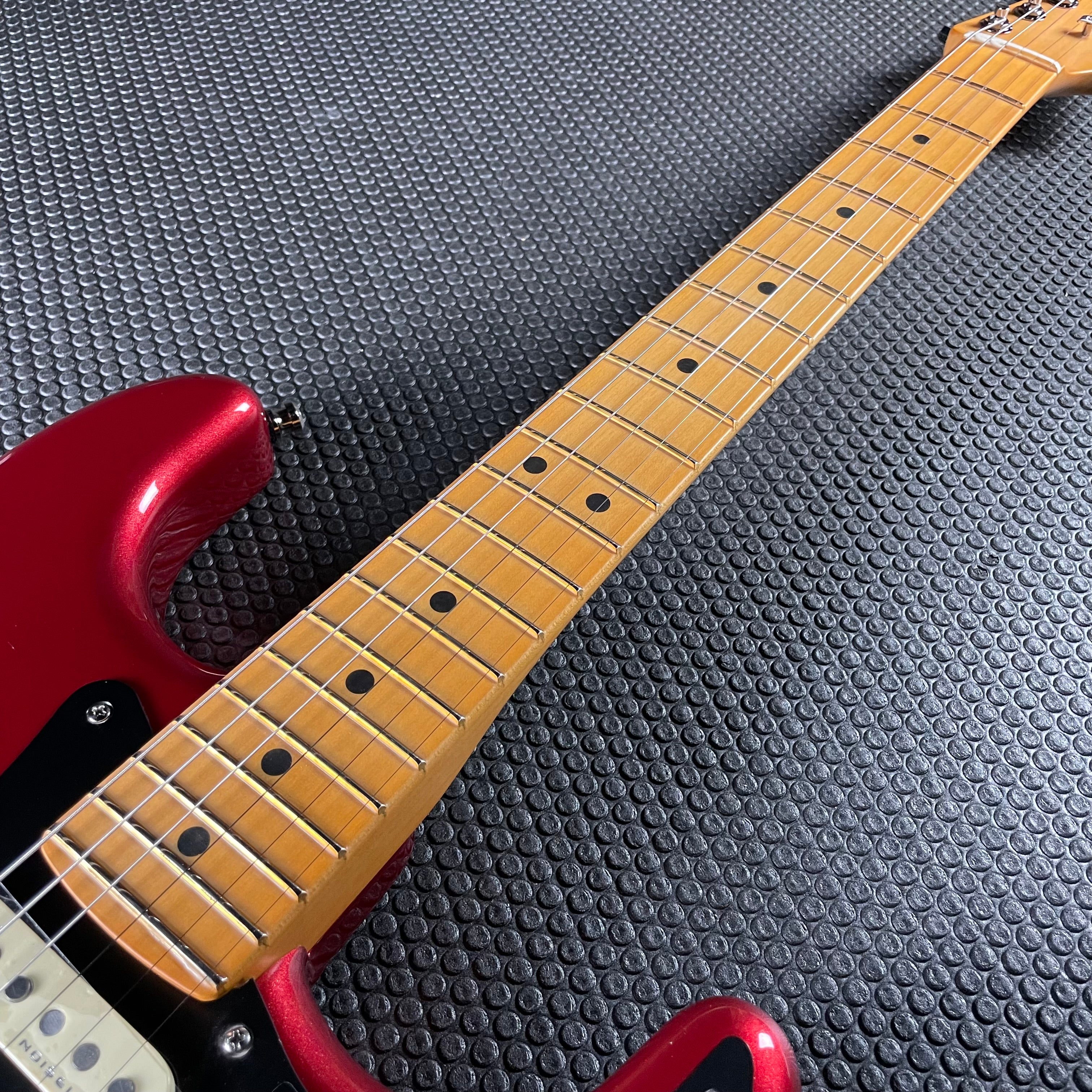 Fender American Ultra II Stratocaster, Maple- Sinister Red (7lbs 15oz)