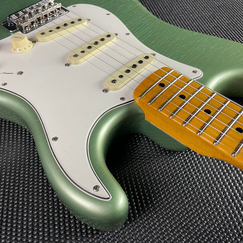 Fender Custom Shop Postmodern Stratocaster, Journeyman- Faded Aged Sage Green Metallic (7lbs 14oz) - Metronome Music Inc.