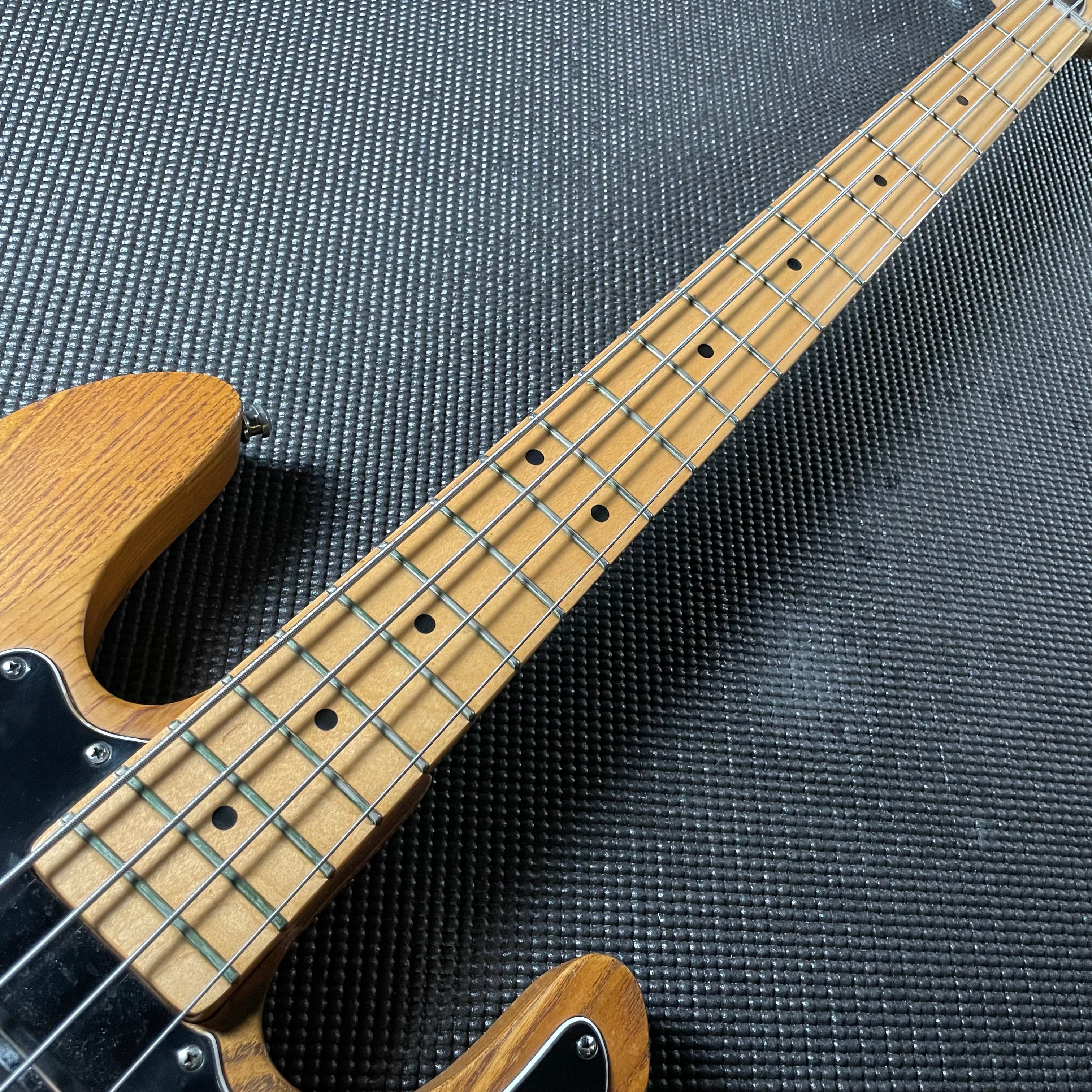 Peavy T-40 Bass Guitar w/OHSC (1982)