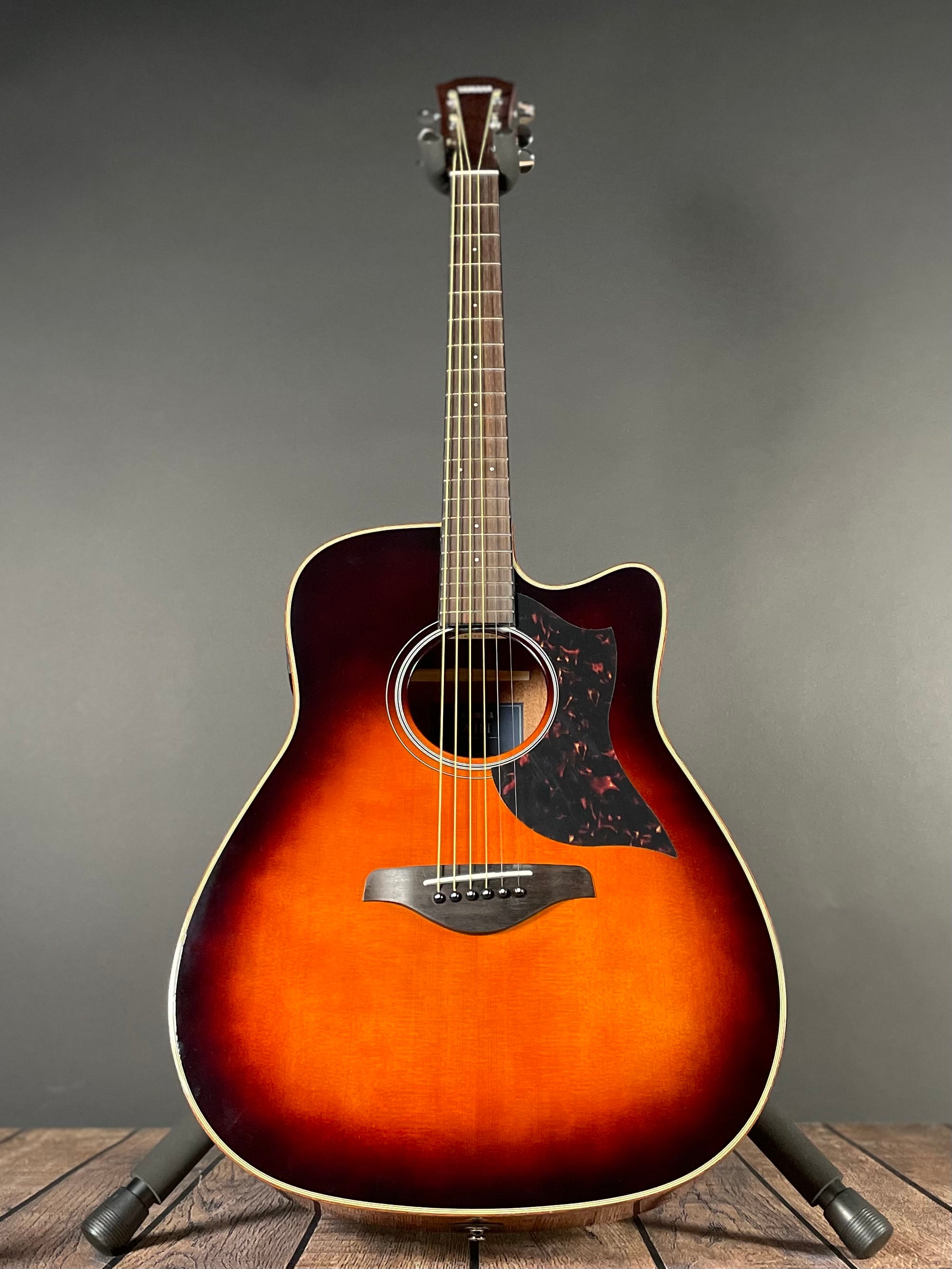 Yamaha A1M Western Cutaway, Mahogany - Tobacco Brown Sunburst