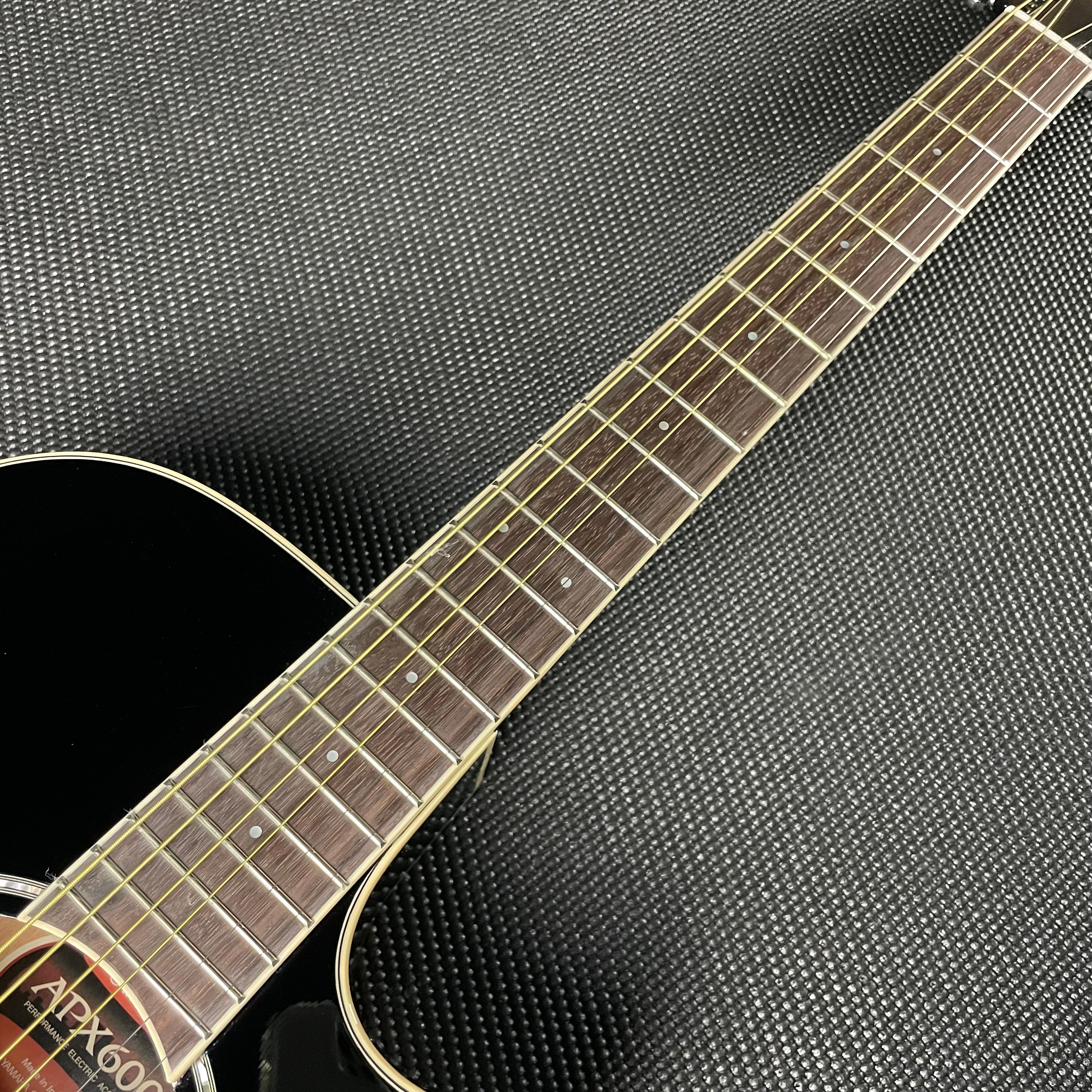 Yamaha APX600 Thinline Acoustic- Black - Metronome Music Inc.