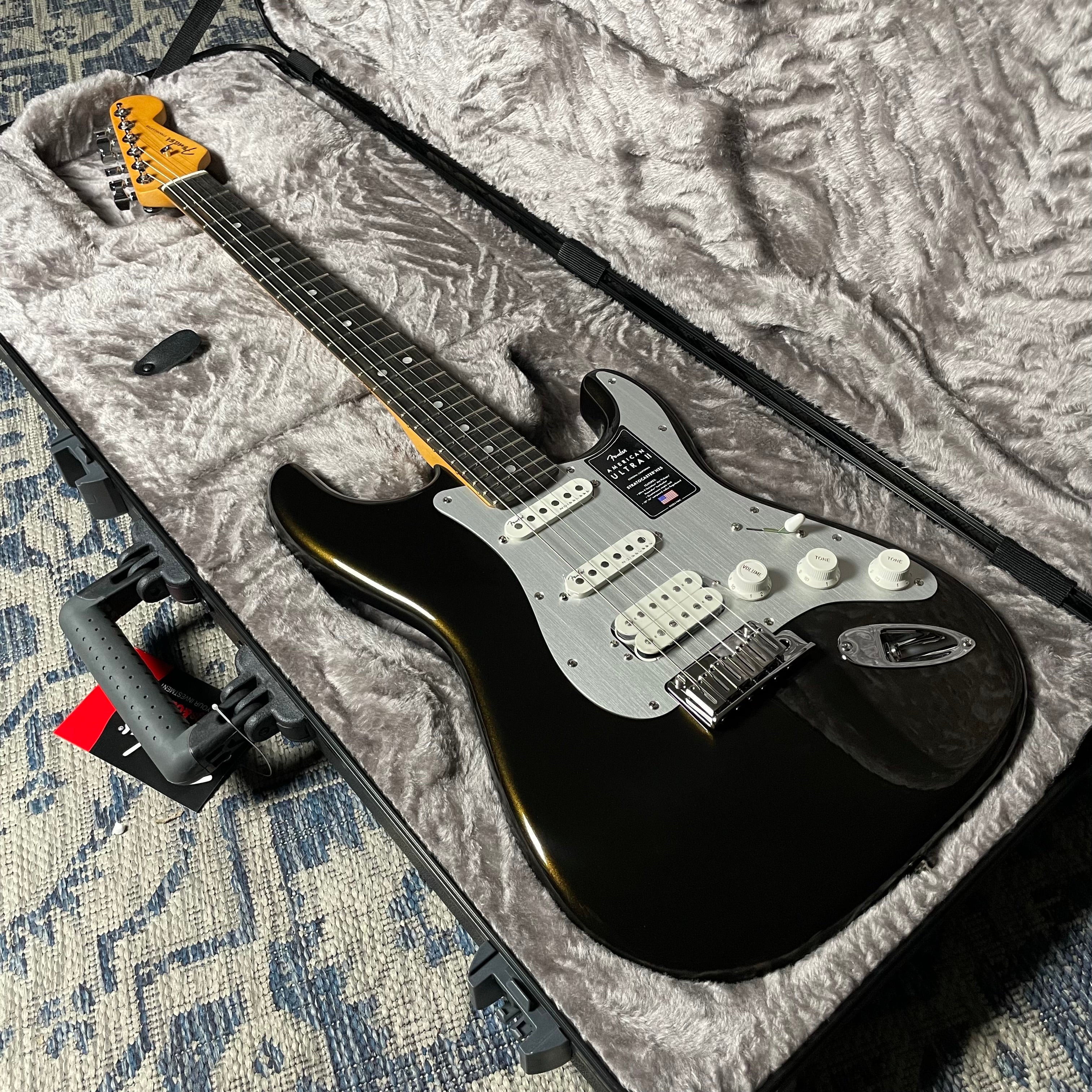 Fender American Ultra II Stratocaster HSS, Ebony- Texas Tea (8lbs 3oz)