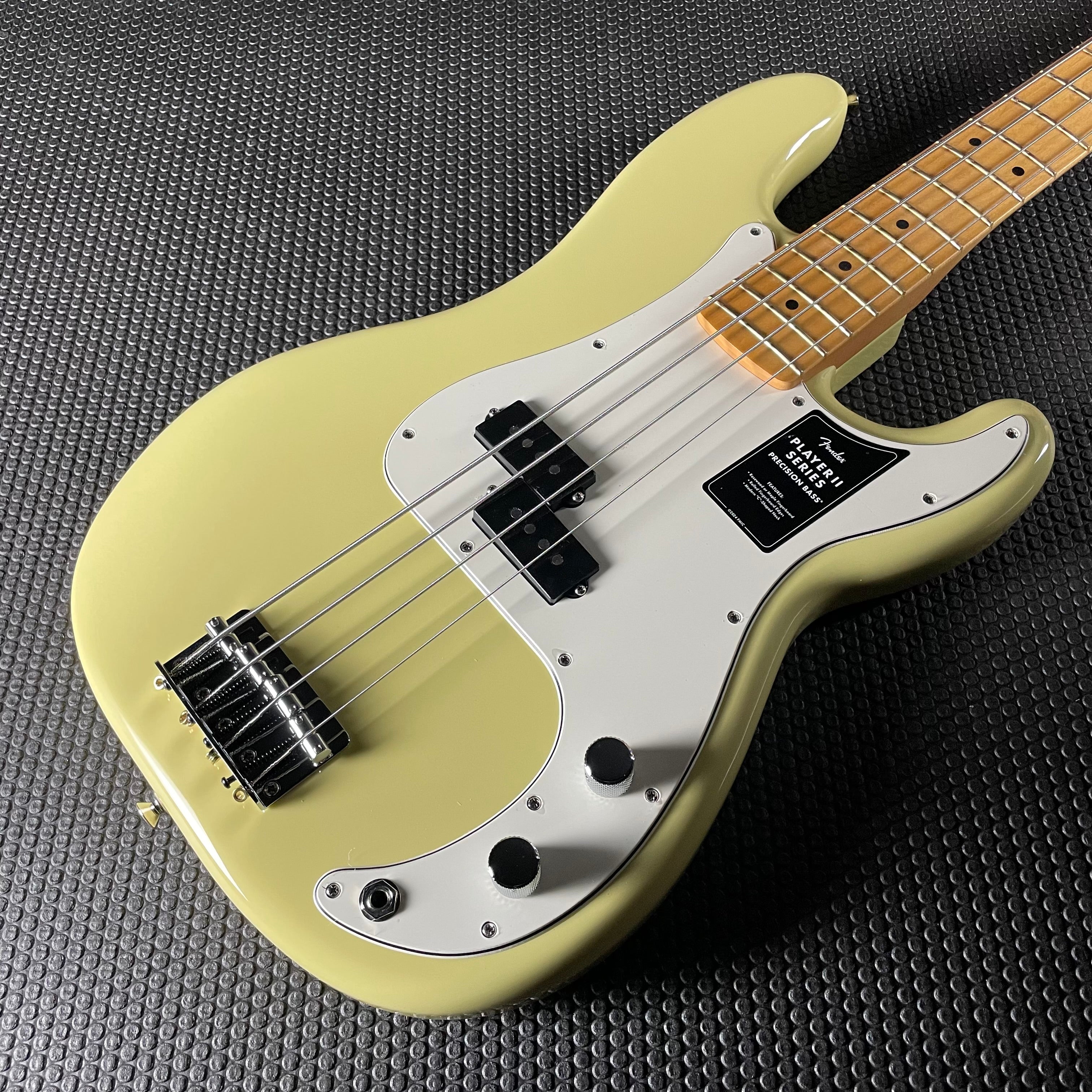 Fender Player II Precision Bass, Maple- Hialeah Yellow (8lbs 2oz)