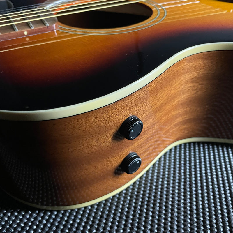 Fender Newporter Player Acoustic, Walnut Fingerboard- Sunburst - Metronome Music Inc.