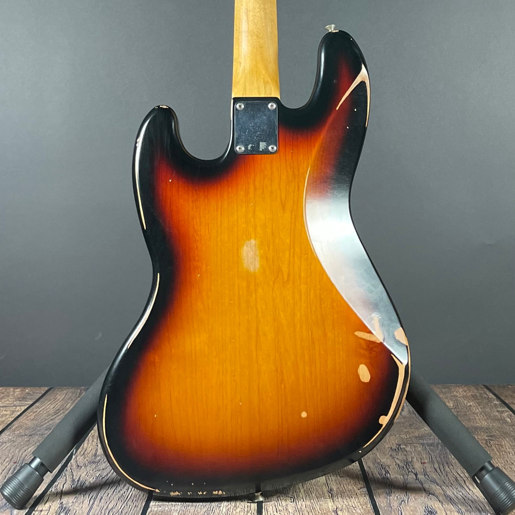 Fender Road Worn '60s Jazz Bass w/Gig Bag - 3-Color Sunburst