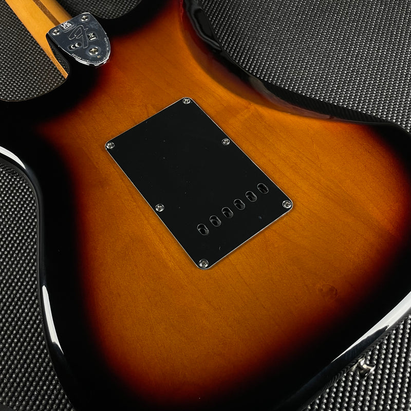 Fender Vintera II '70s Stratocaster, Maple Fingerboard- 3-Color Sunburst (MX23078543)