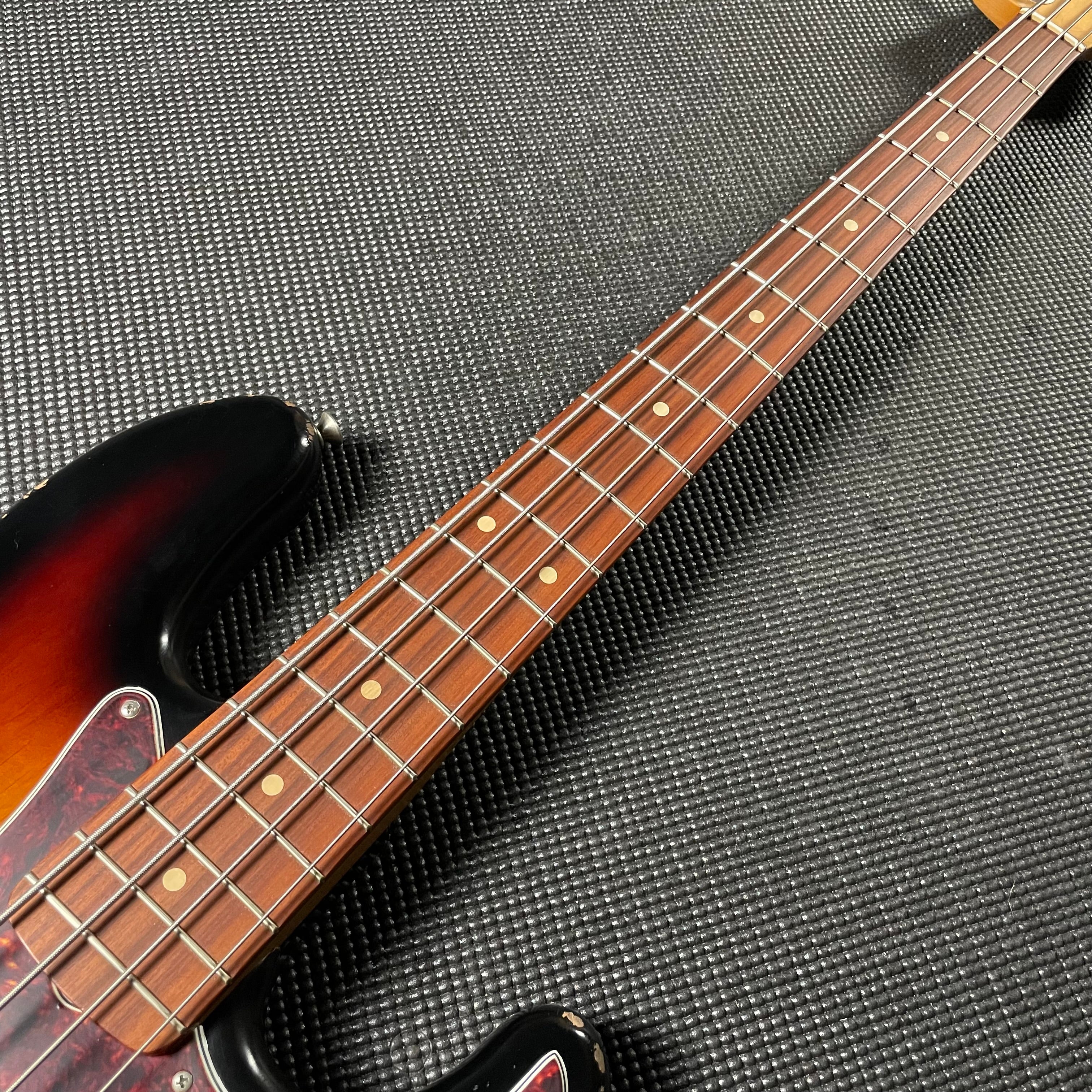 Fender Road Worn '60s Jazz Bass w/Gig Bag - 3-Color Sunburst