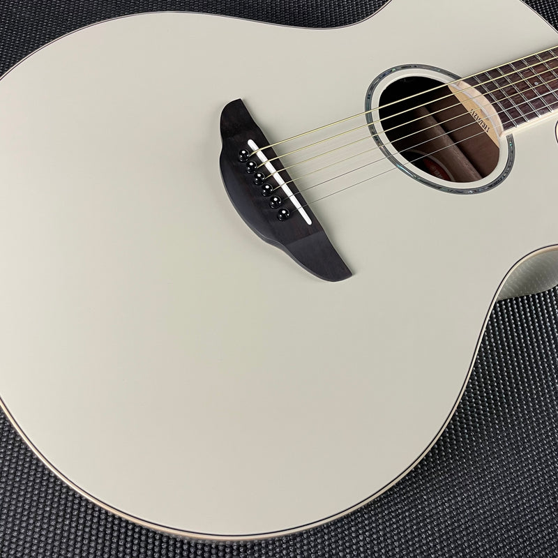 Yamaha APX600 Thin-line Cutaway – Vintage White – The House of Guitars®