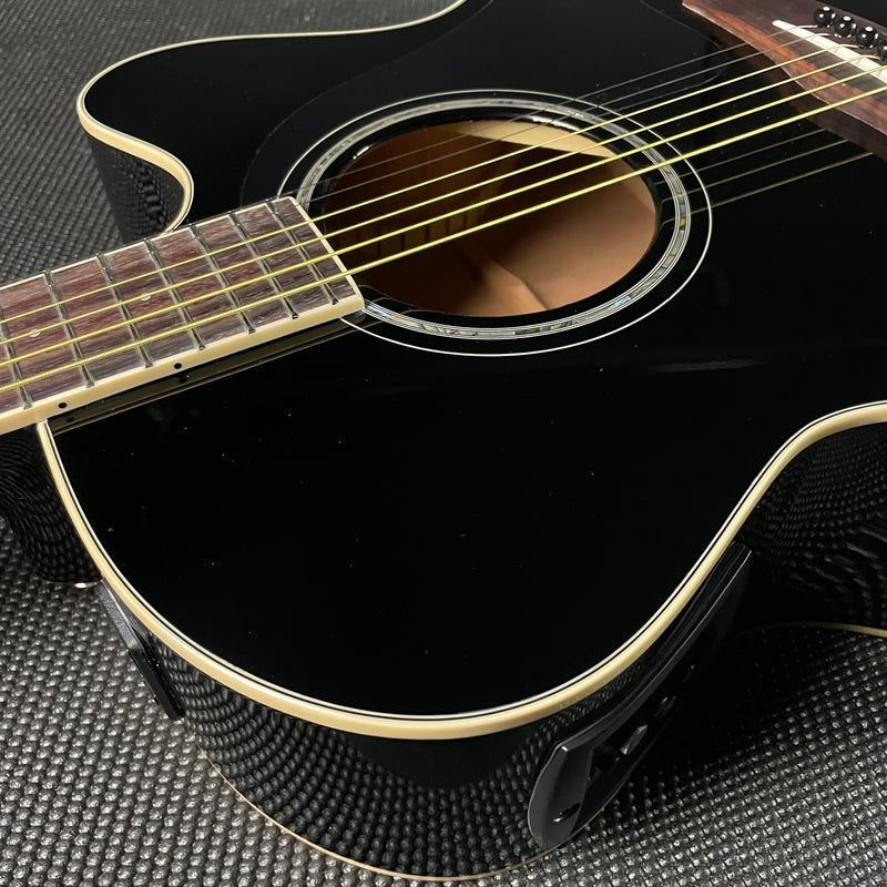 Yamaha CPX600 Jumbo Acoustic- Black - Metronome Music Inc.