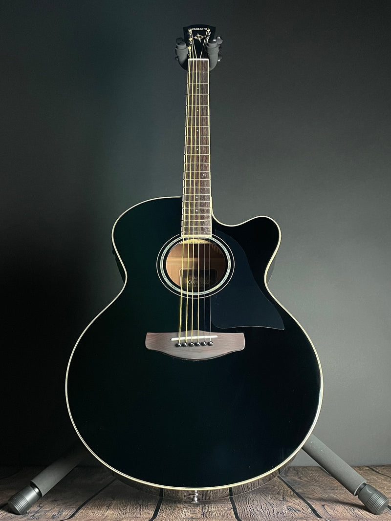 Yamaha CPX600 Jumbo Acoustic- Black - Metronome Music Inc.