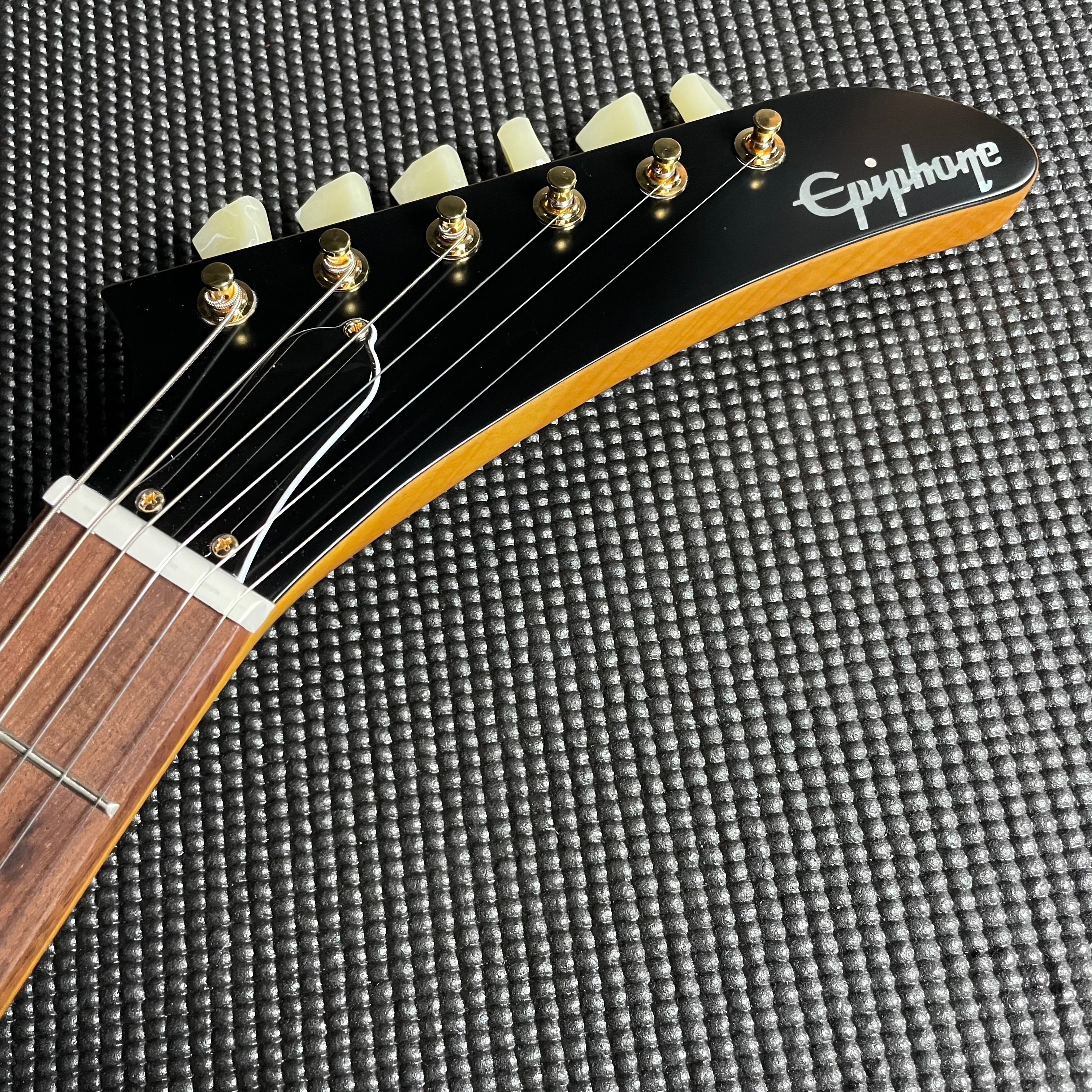 Epiphone 1958 Korina Explorer w/HSC - Aged Natural