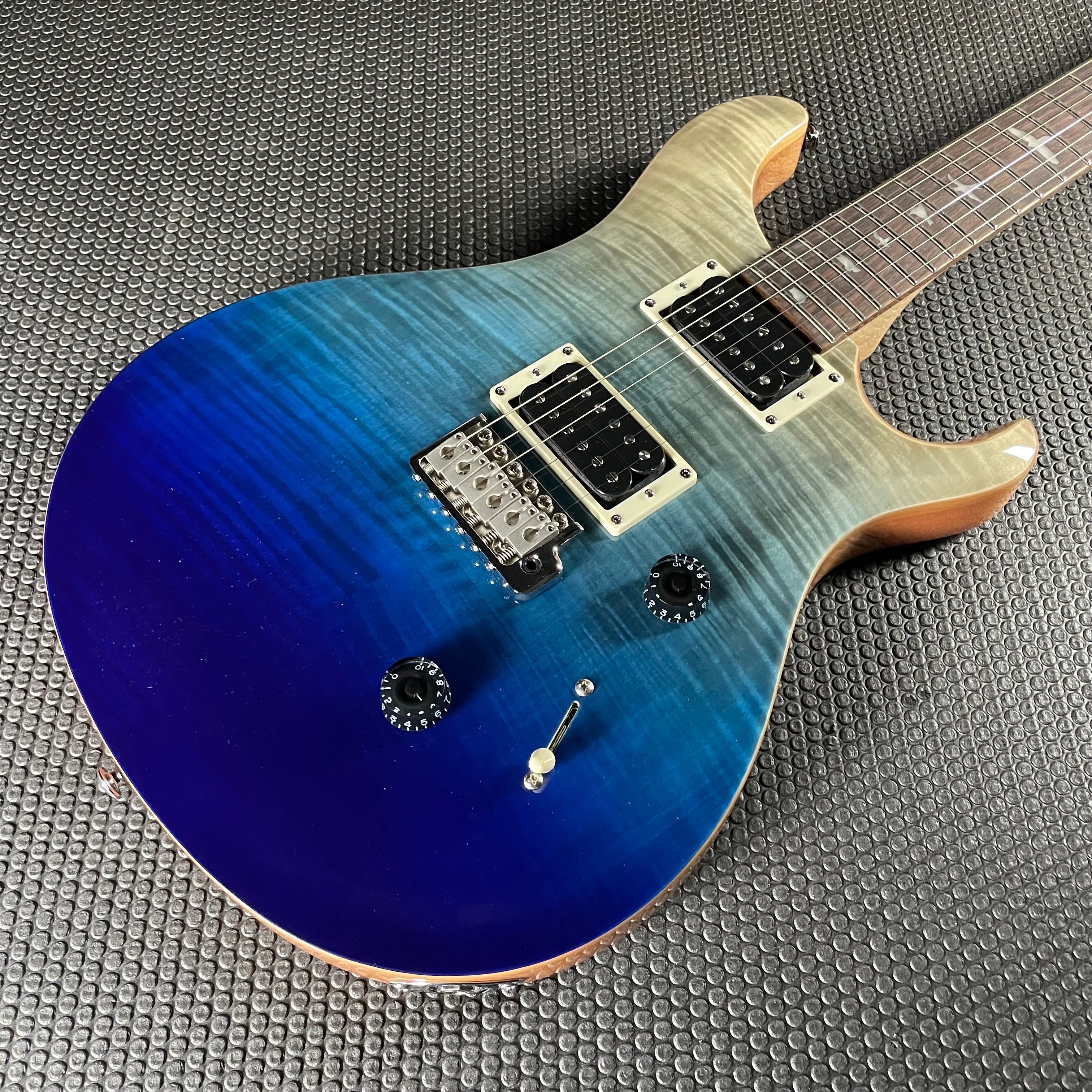 Paul Reed Smith, PRS SE Custom 24, Limited Edition- Blue Fade (7lbs 14oz)