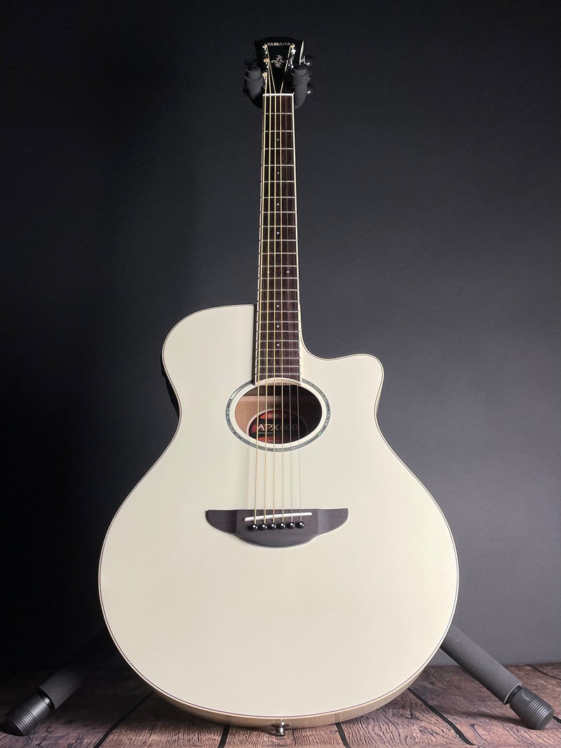 Yamaha APX600 Thinline Acoustic- Vintage White - Metronome Music Inc.