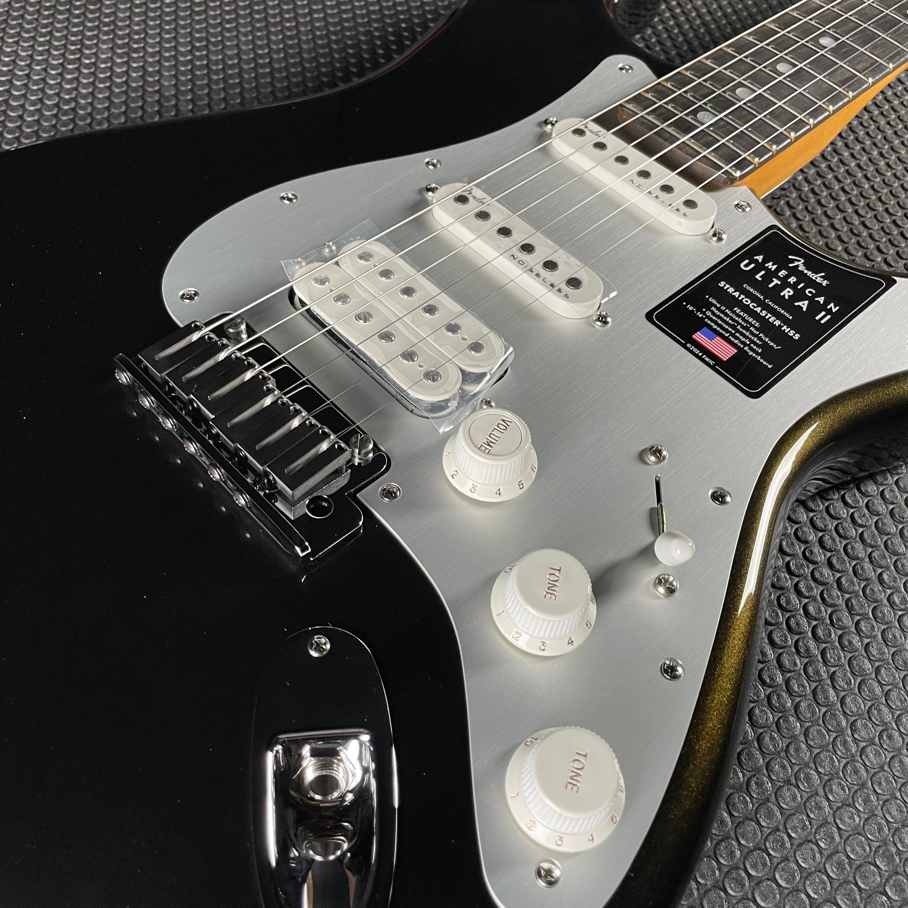 Fender American Ultra II Stratocaster HSS, Ebony- Texas Tea (8lbs 3oz)