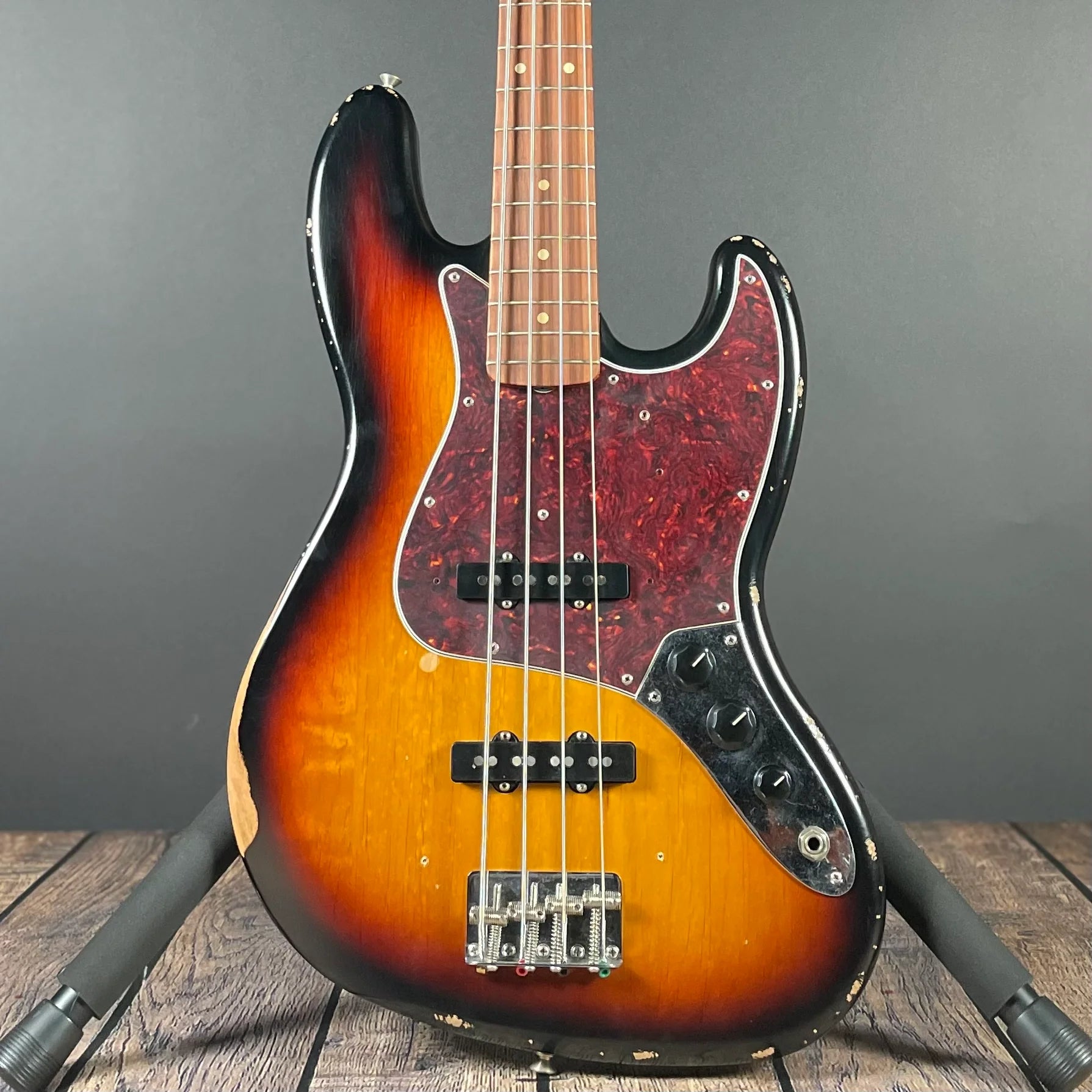 Fender Road Worn '60s Jazz Bass w/Gig Bag - 3-Color Sunburst