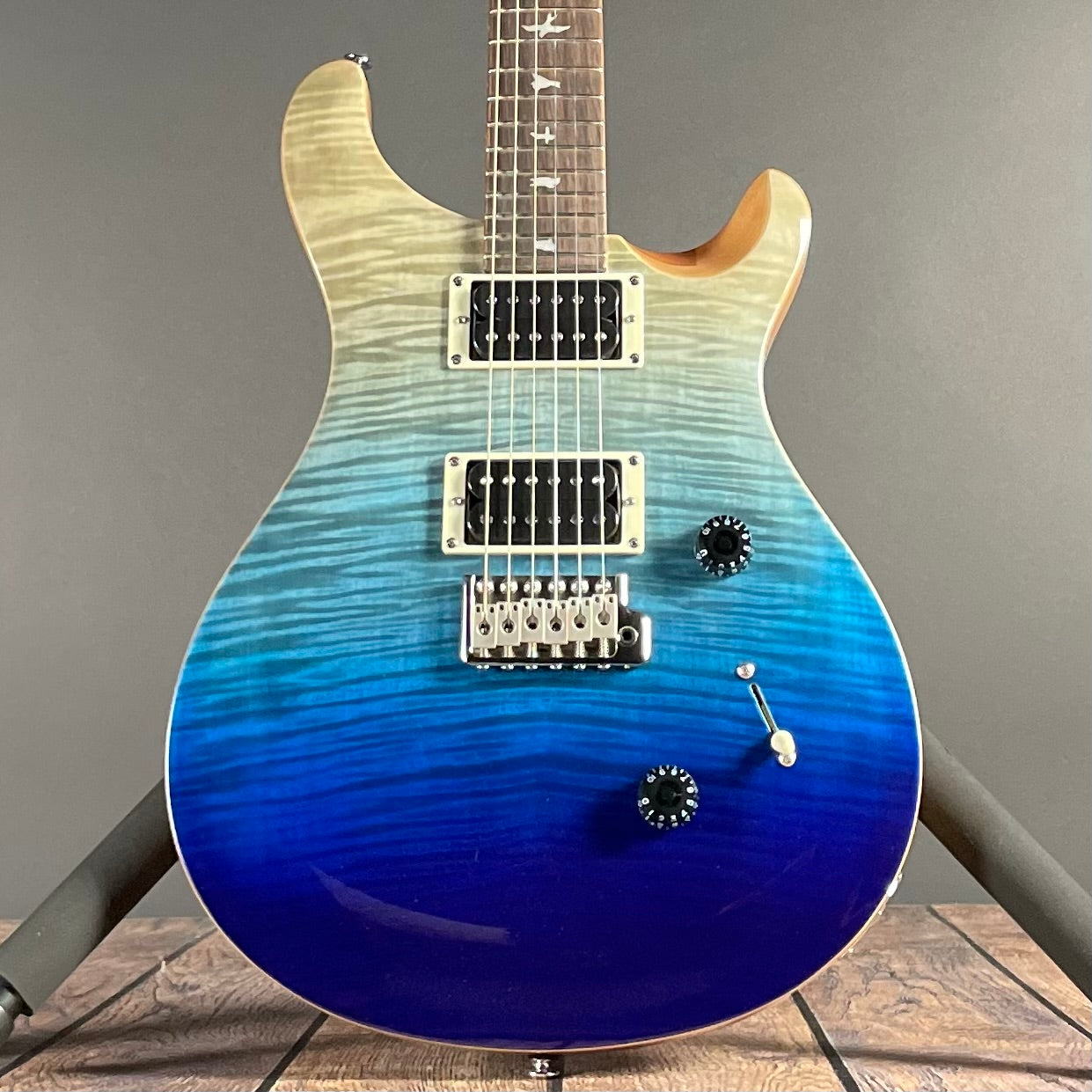 Paul Reed Smith, PRS SE Custom 24, Limited Edition- Blue Fade (7lbs 14oz)