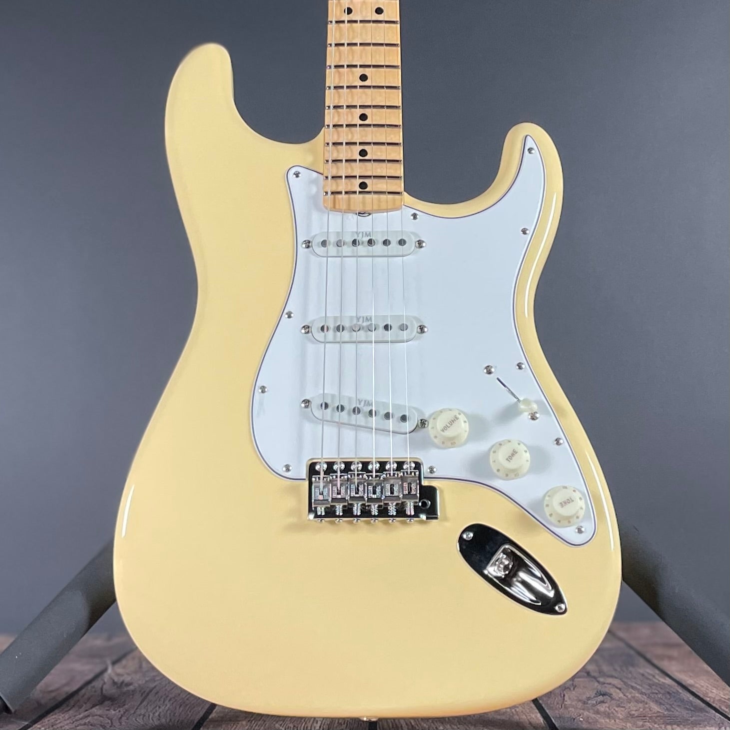 Fender Custom Shop Yngwie Malmsteen Signature Stratocaster, Scalloped Maple Fingerboard - Vintage White (8lbs 2oz)