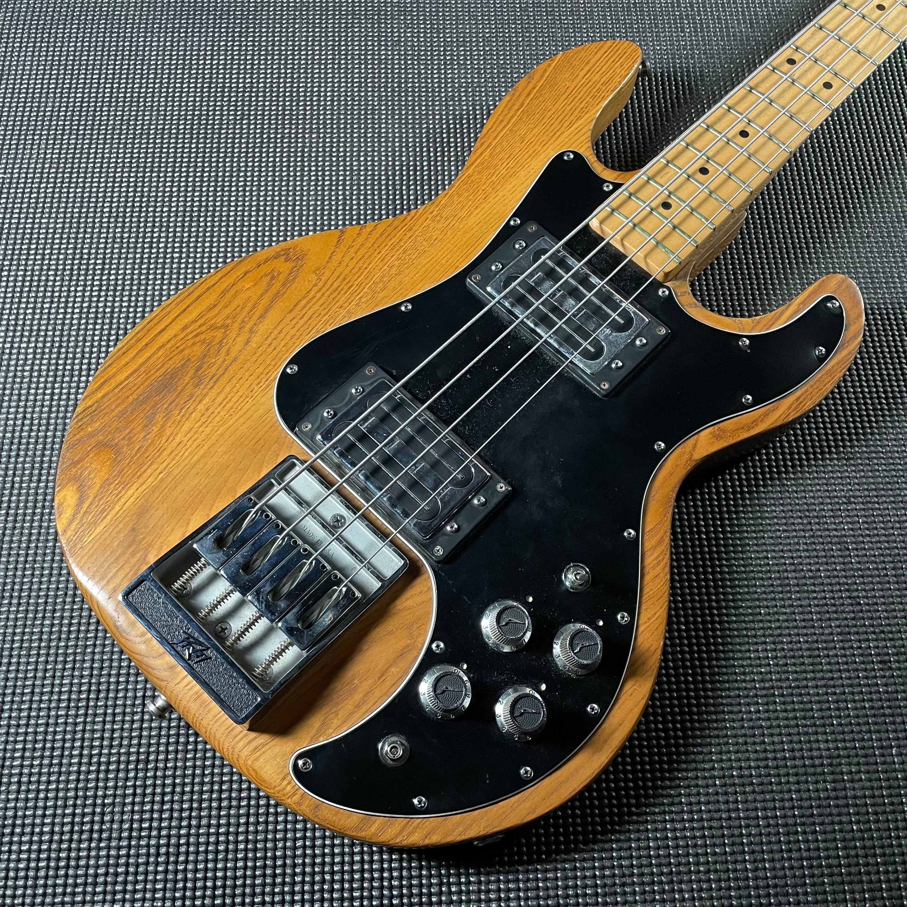 Peavy T-40 Bass Guitar w/OHSC (1982)