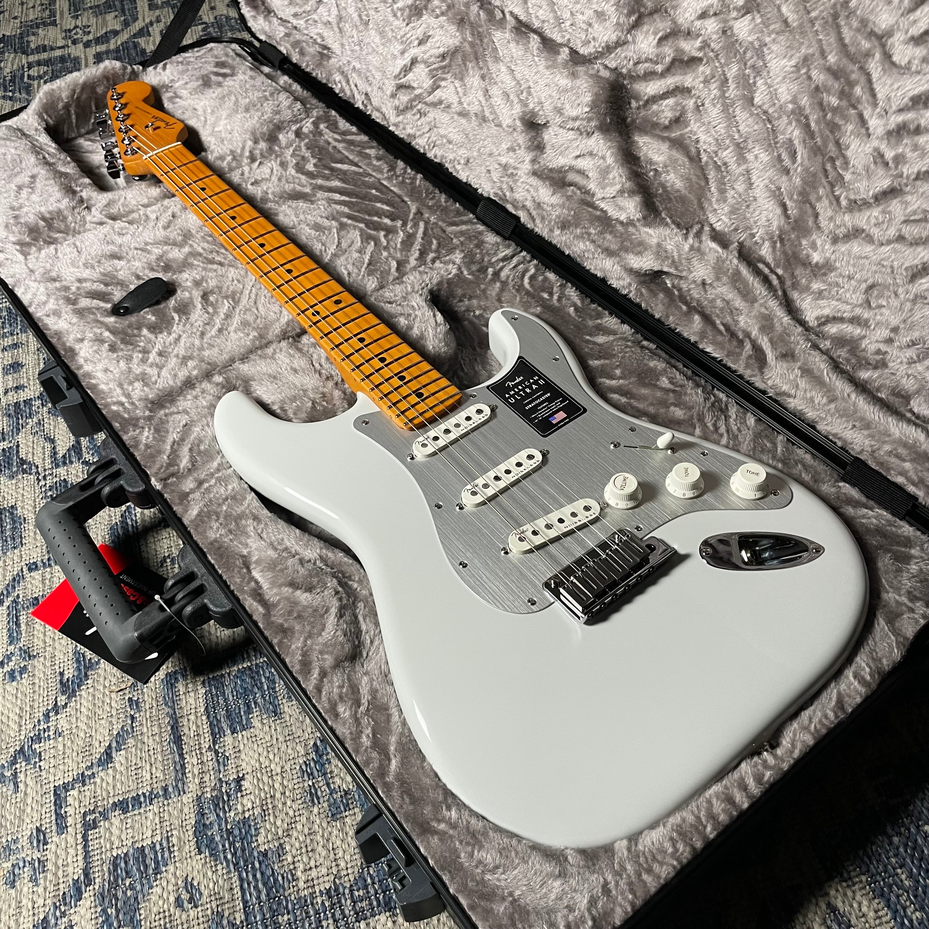 Fender American Ultra II Stratocaster, Maple- Avalanche (7lbs 14oz)