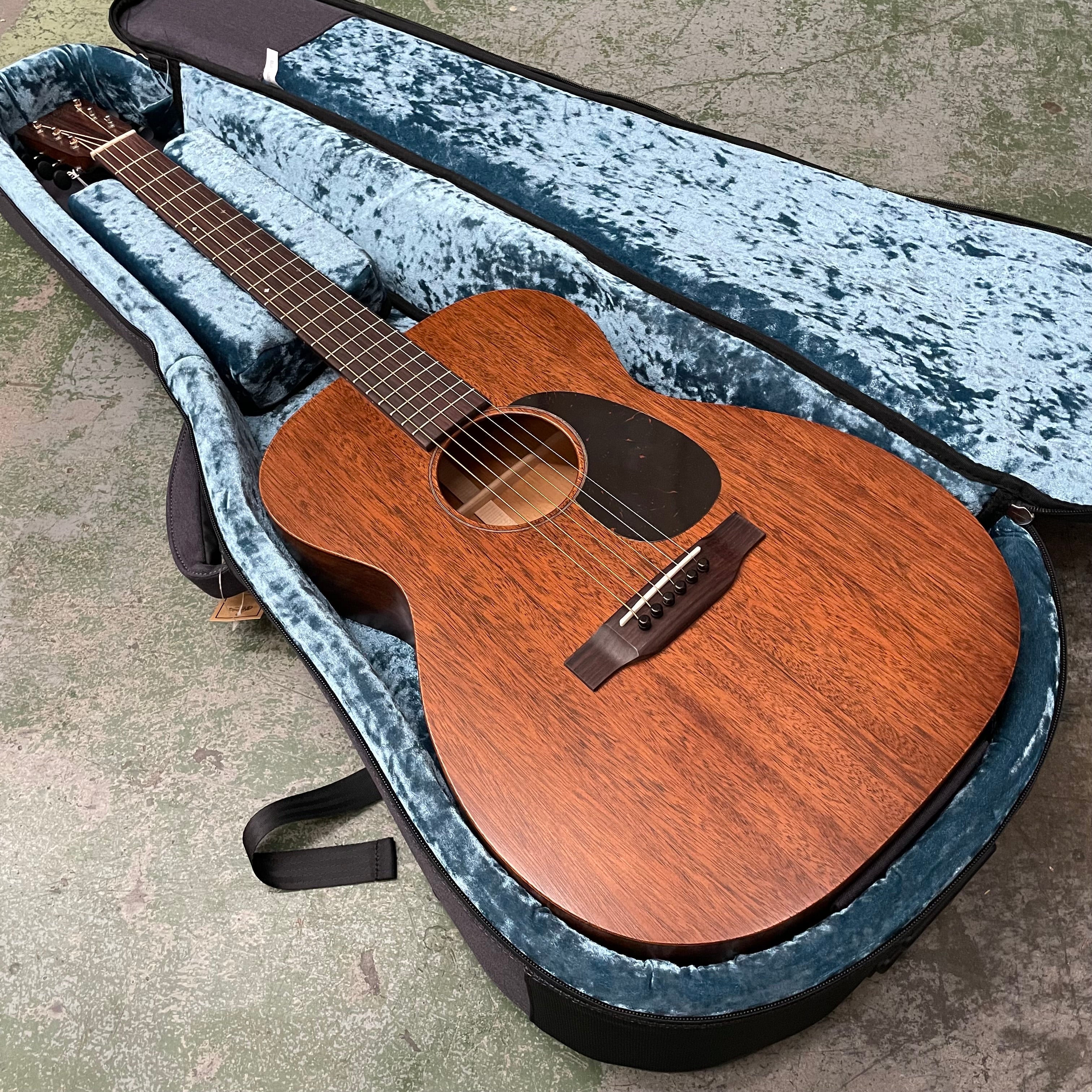 Martin 00-15M w/Soft Shell Bag - Satin Mahogany