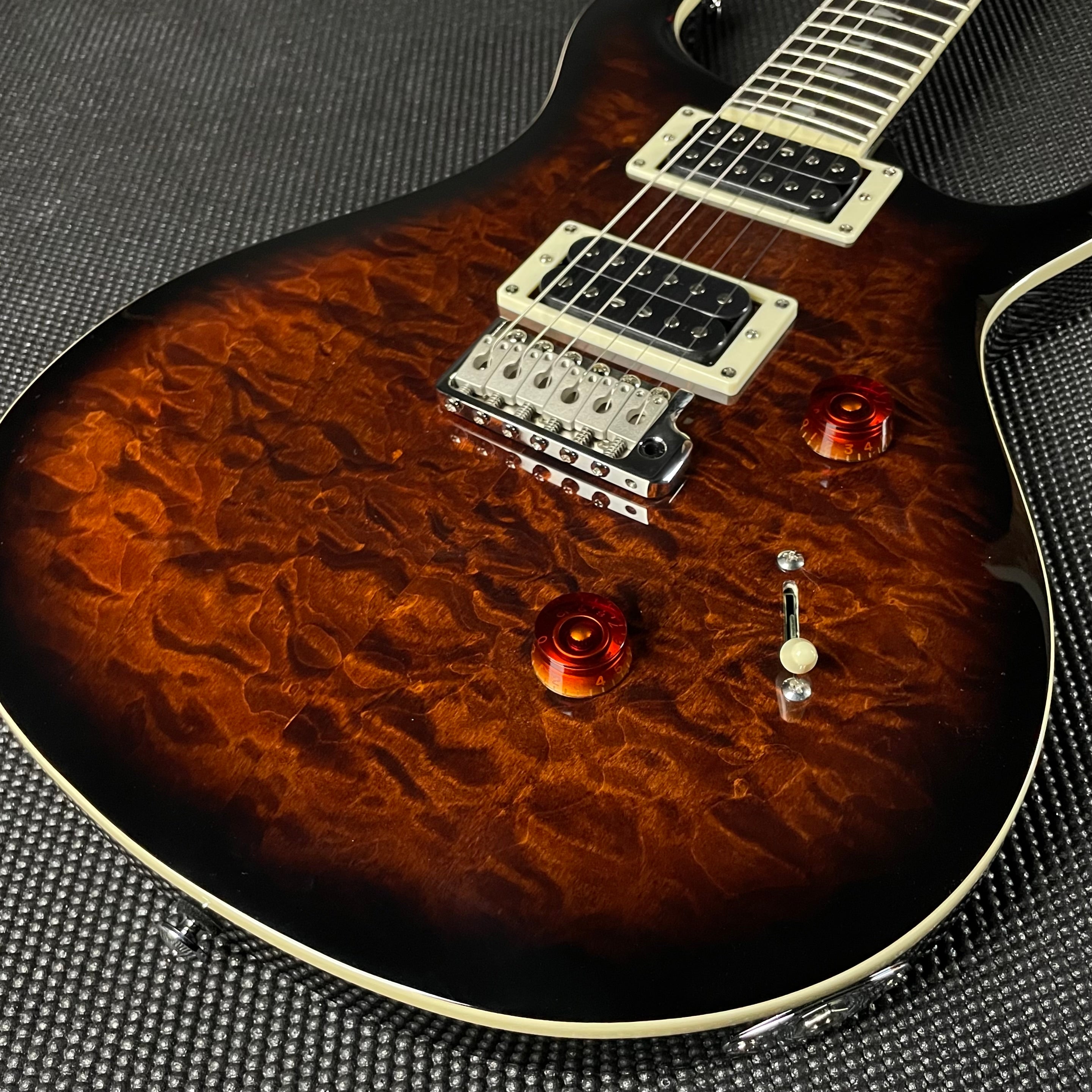 Paul Reed Smith, PRS SE Custom 24 Quilt- Black Gold Burst (CTIF050800) - Metronome Music Inc.