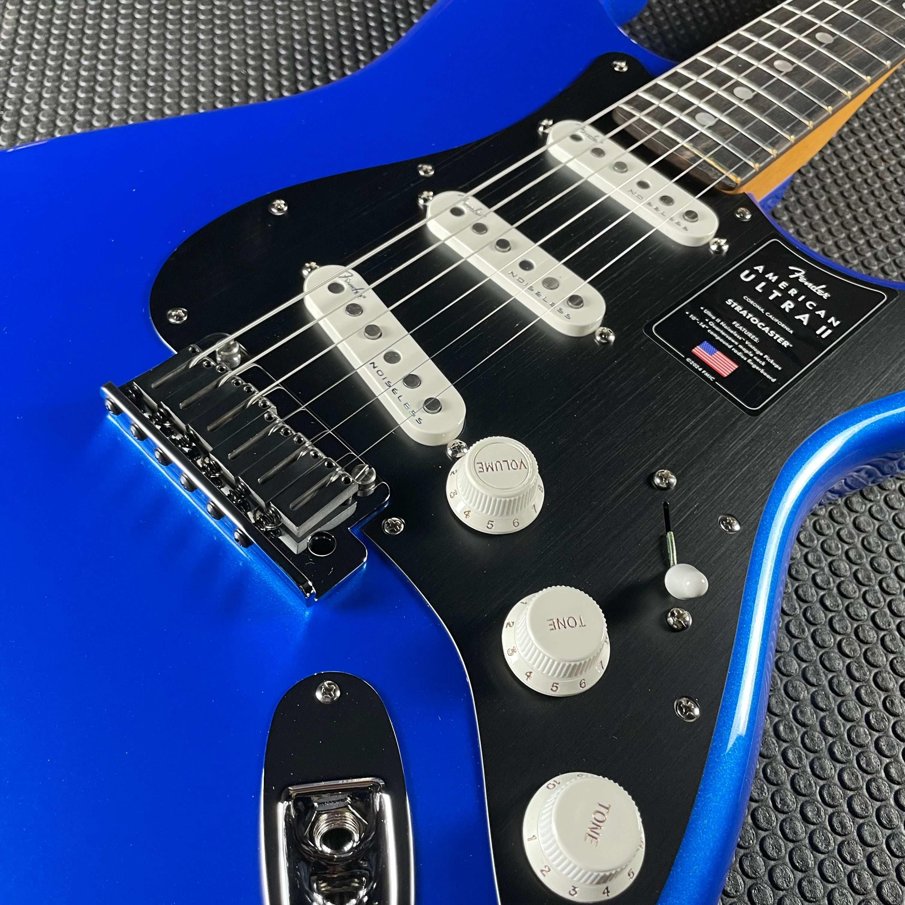 Fender American Ultra II Stratocaster, Ebony- Noble Blue (8lbs 1oz)