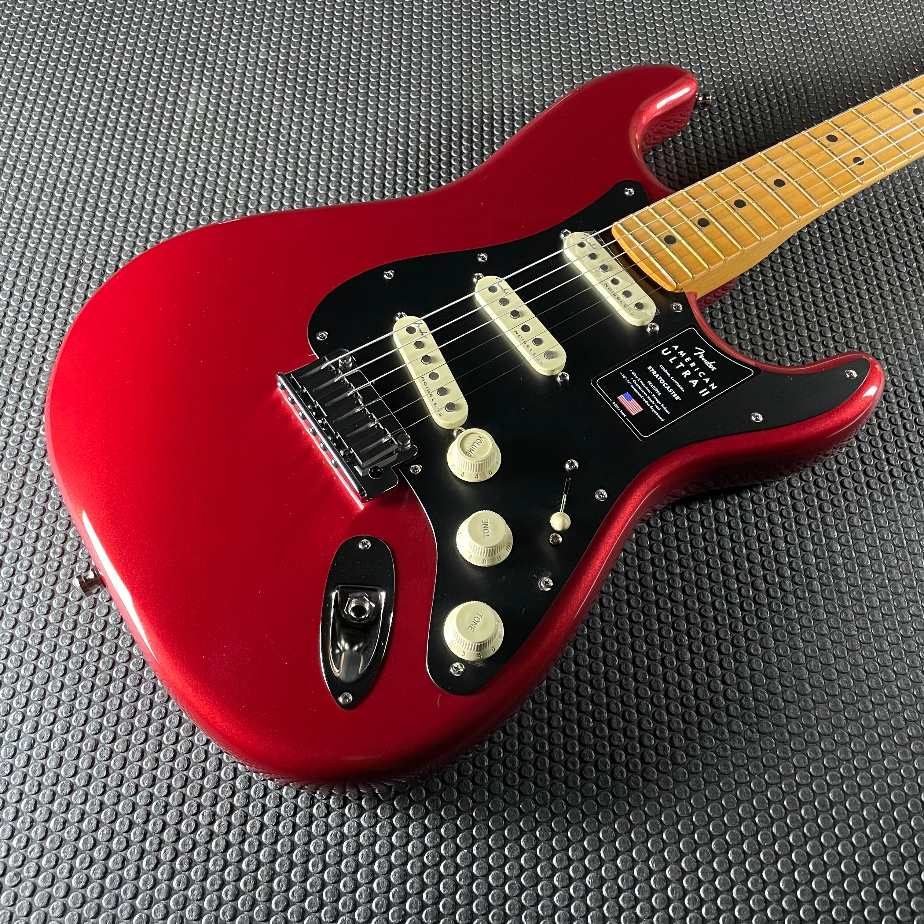 Fender American Ultra II Stratocaster, Maple- Sinister Red (7lbs 15oz)