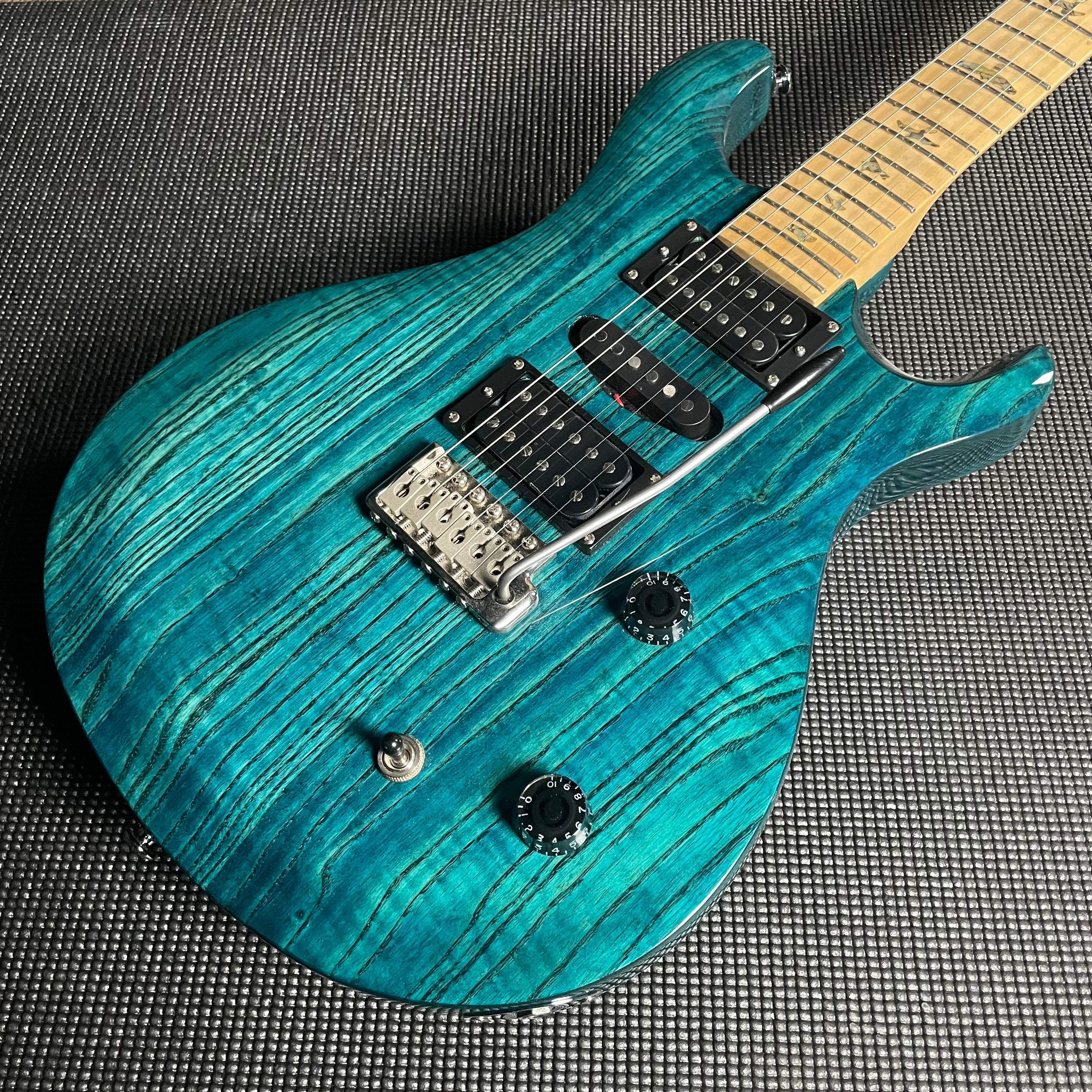 Paul Reed Smith, PRS SE Swamp Ash Special w/Gig Bag- Iris Blue (2023)