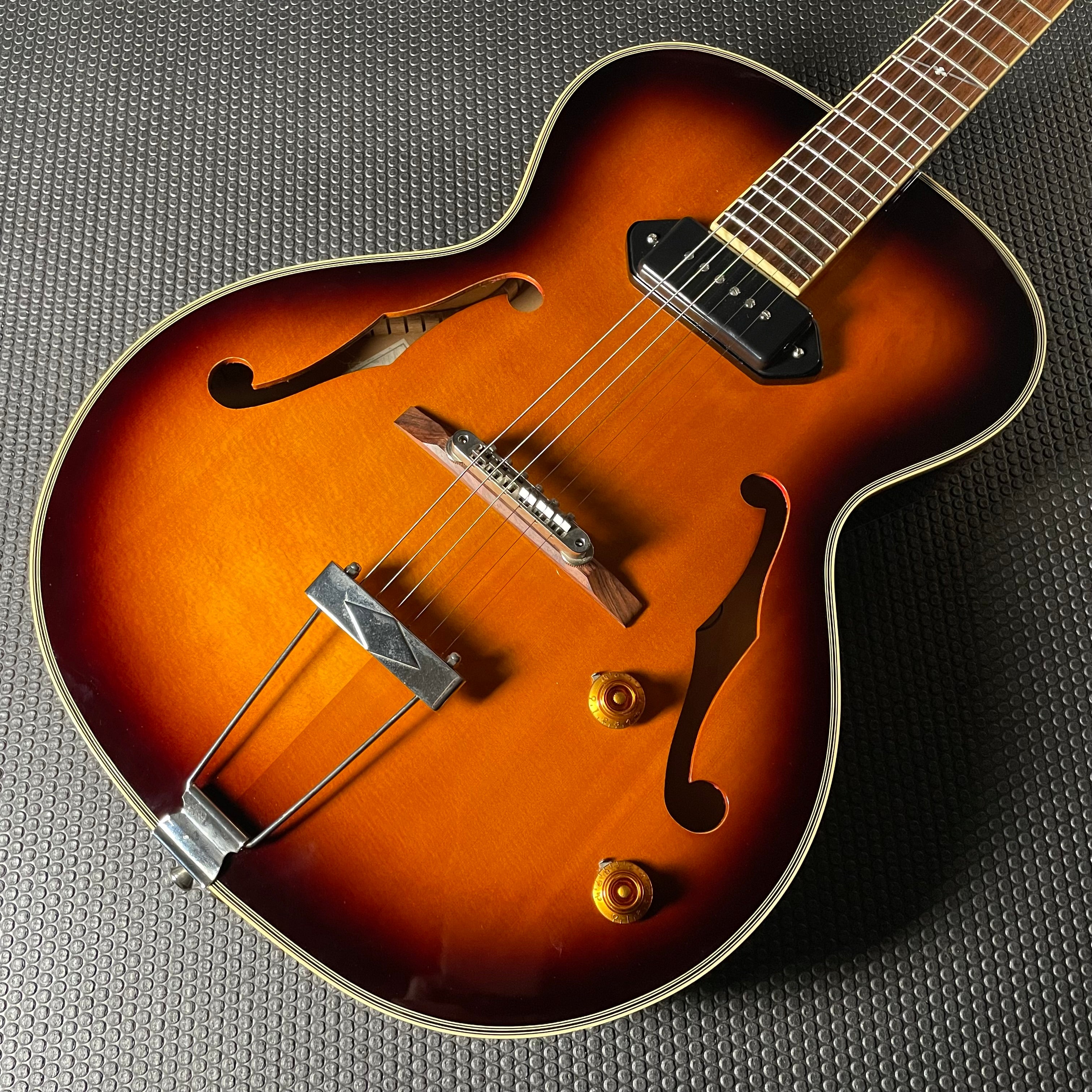 Alvarez Artist Series AD65E w/Bag - Sunburst (2010s)