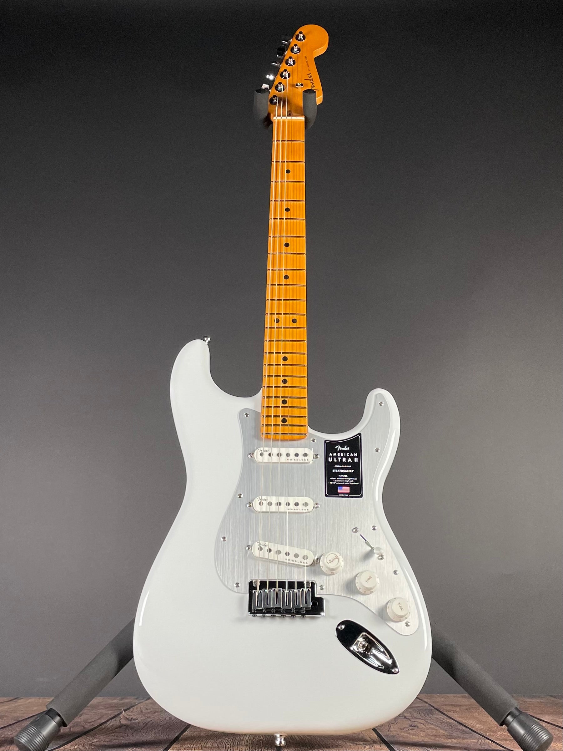 Fender American Ultra II Stratocaster, Maple- Avalanche (7lbs 14oz)