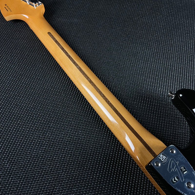 Fender Vintera II '70s Stratocaster, Maple Fingerboard- 3-Color Sunburst (MX23078543)