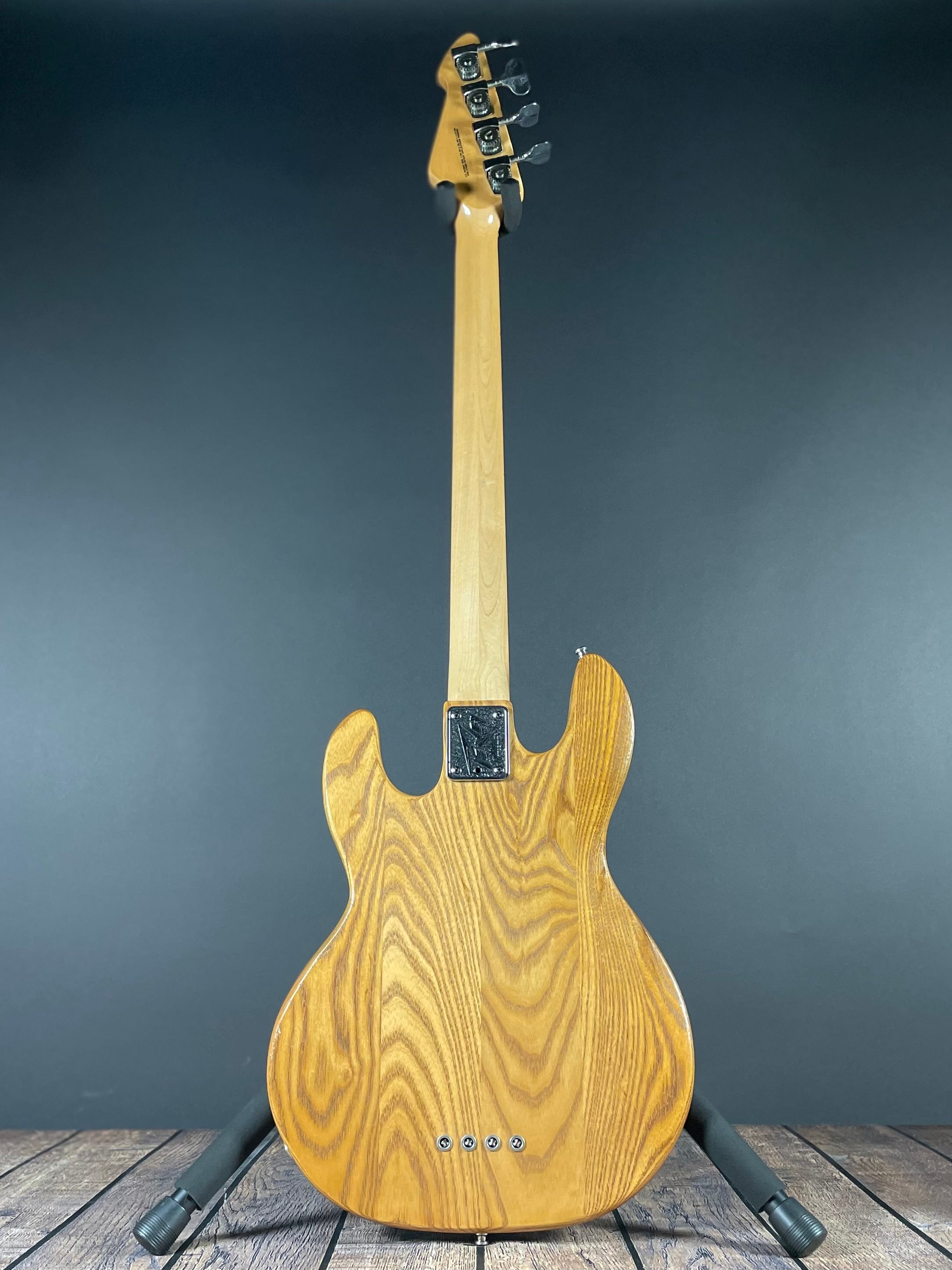 Peavy T-40 Bass Guitar w/OHSC (1982)