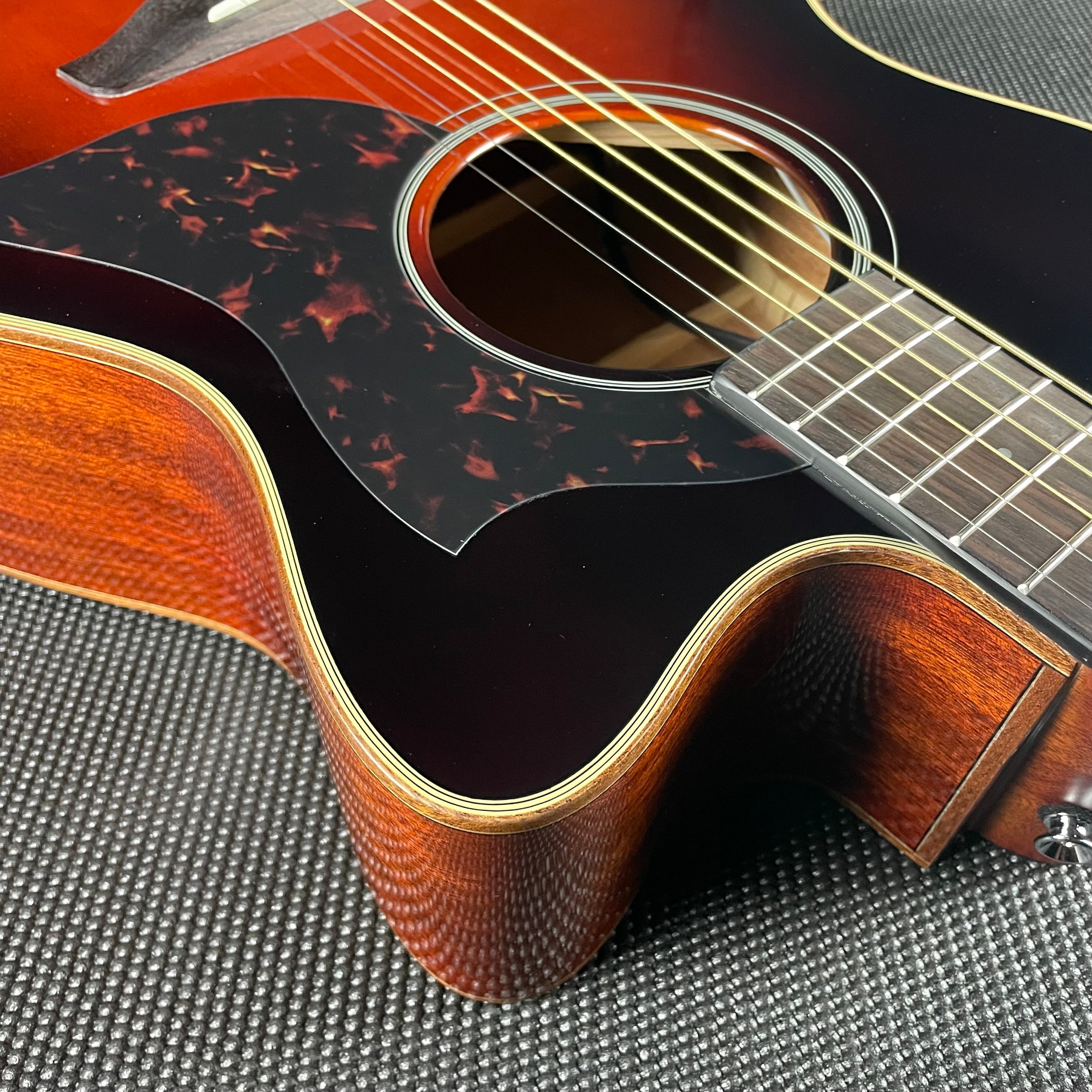 Yamaha AC1M Concert Cutaway, Mahogany- Tobacco Brown Sunburst (IIL130145)