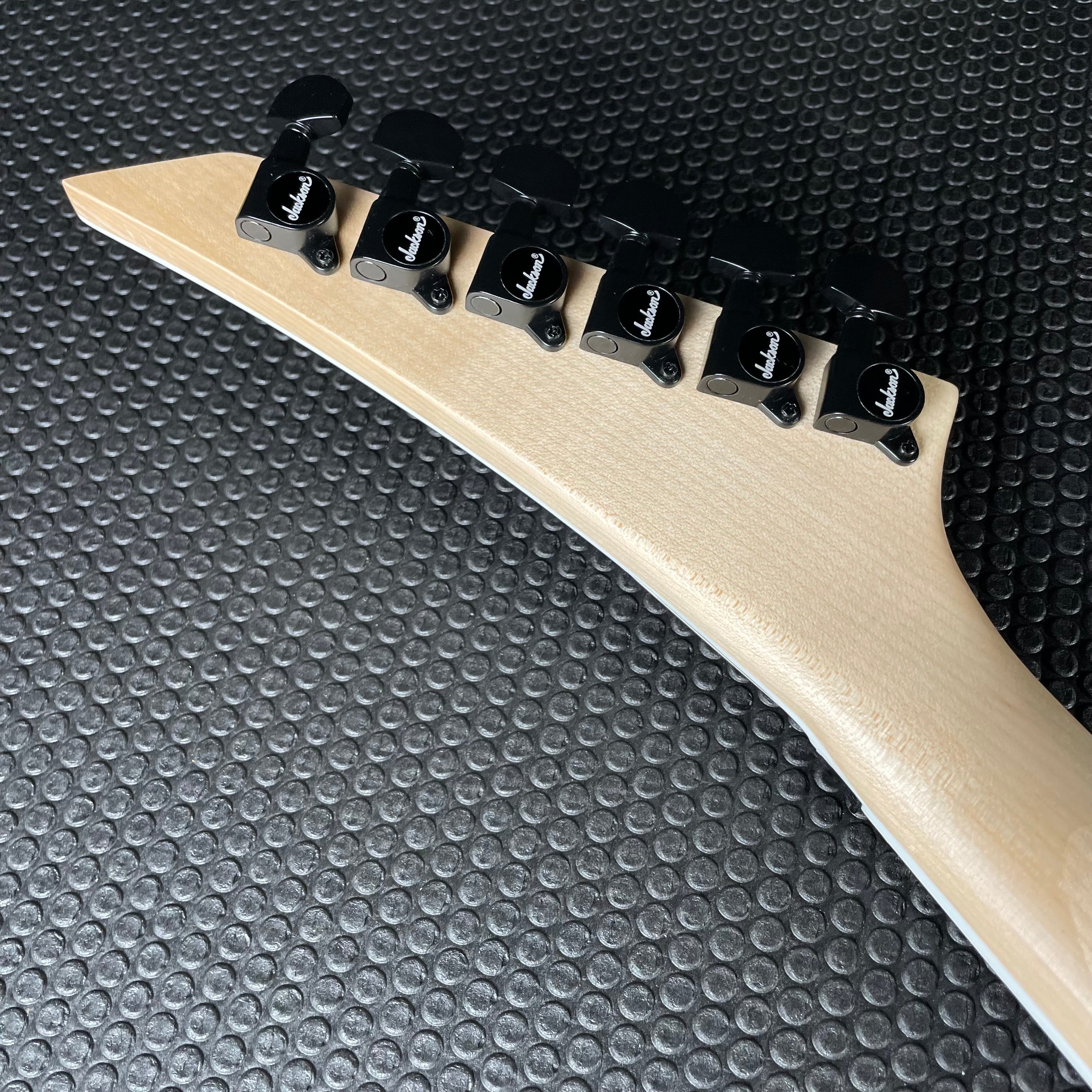 Jackson JS Series King V JS32, Amaranth- White with Black Bevels (6lbs 14oz)