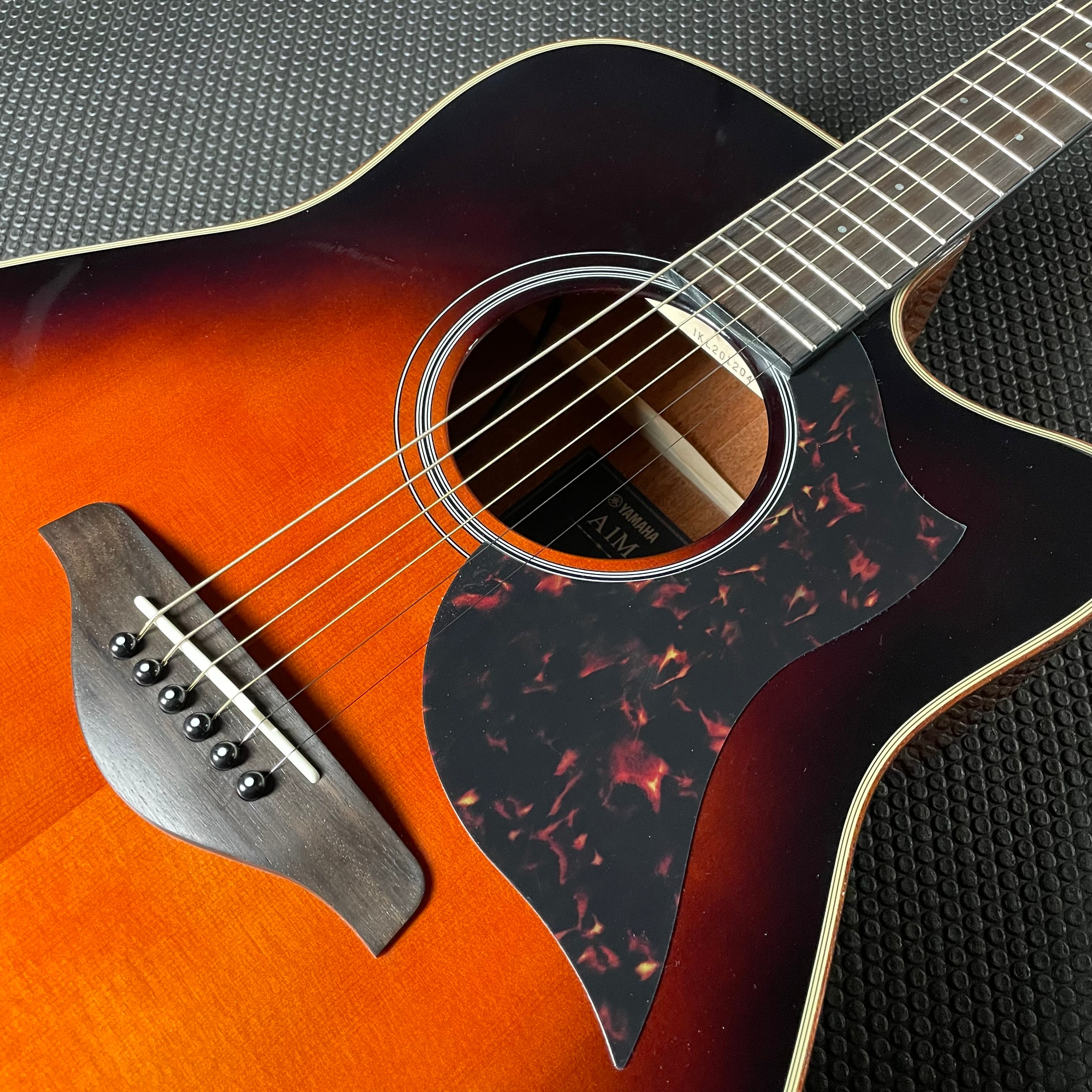 Yamaha A1M Western Cutaway, Mahogany - Tobacco Brown Sunburst