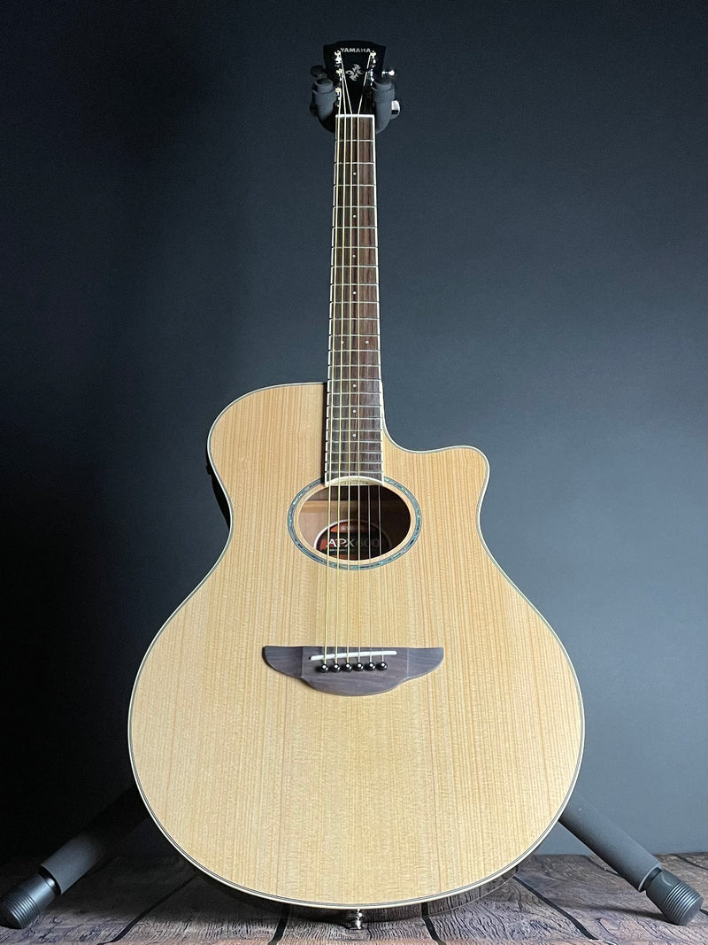 Yamaha APX600 Thinline Acoustic- Natural - Metronome Music Inc.