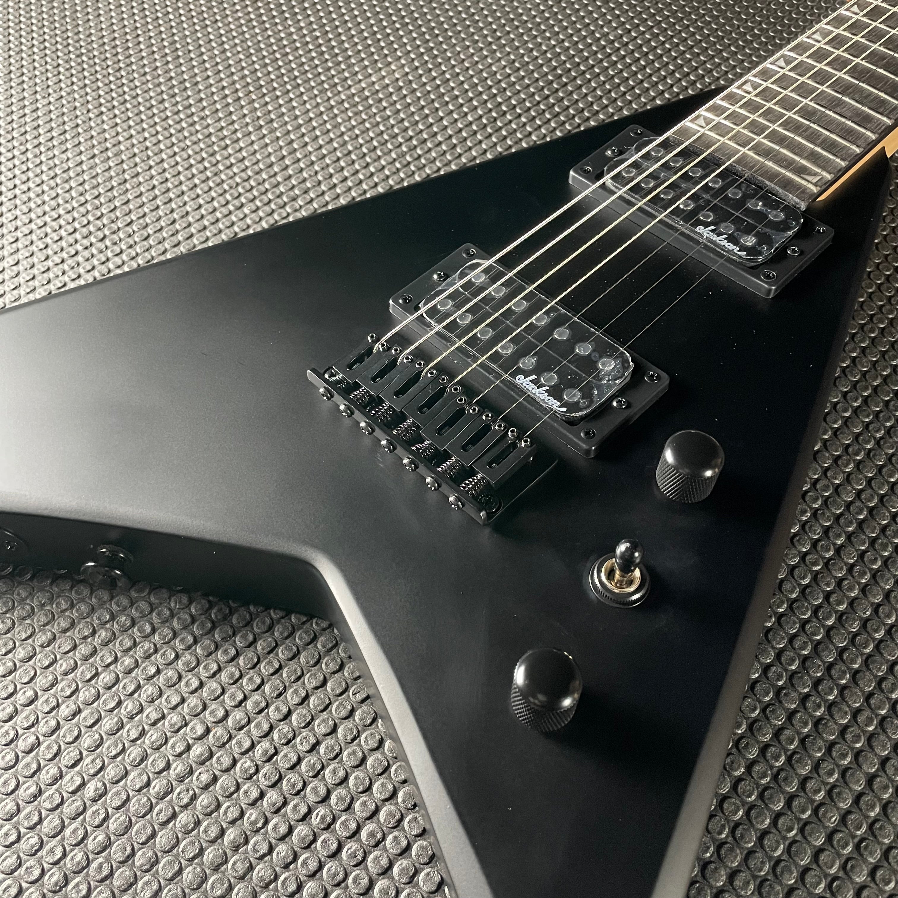 Jackson JS Series Rhoads JS22-7 RR HT, Amaranth- Satin Black (6lbs 7oz)