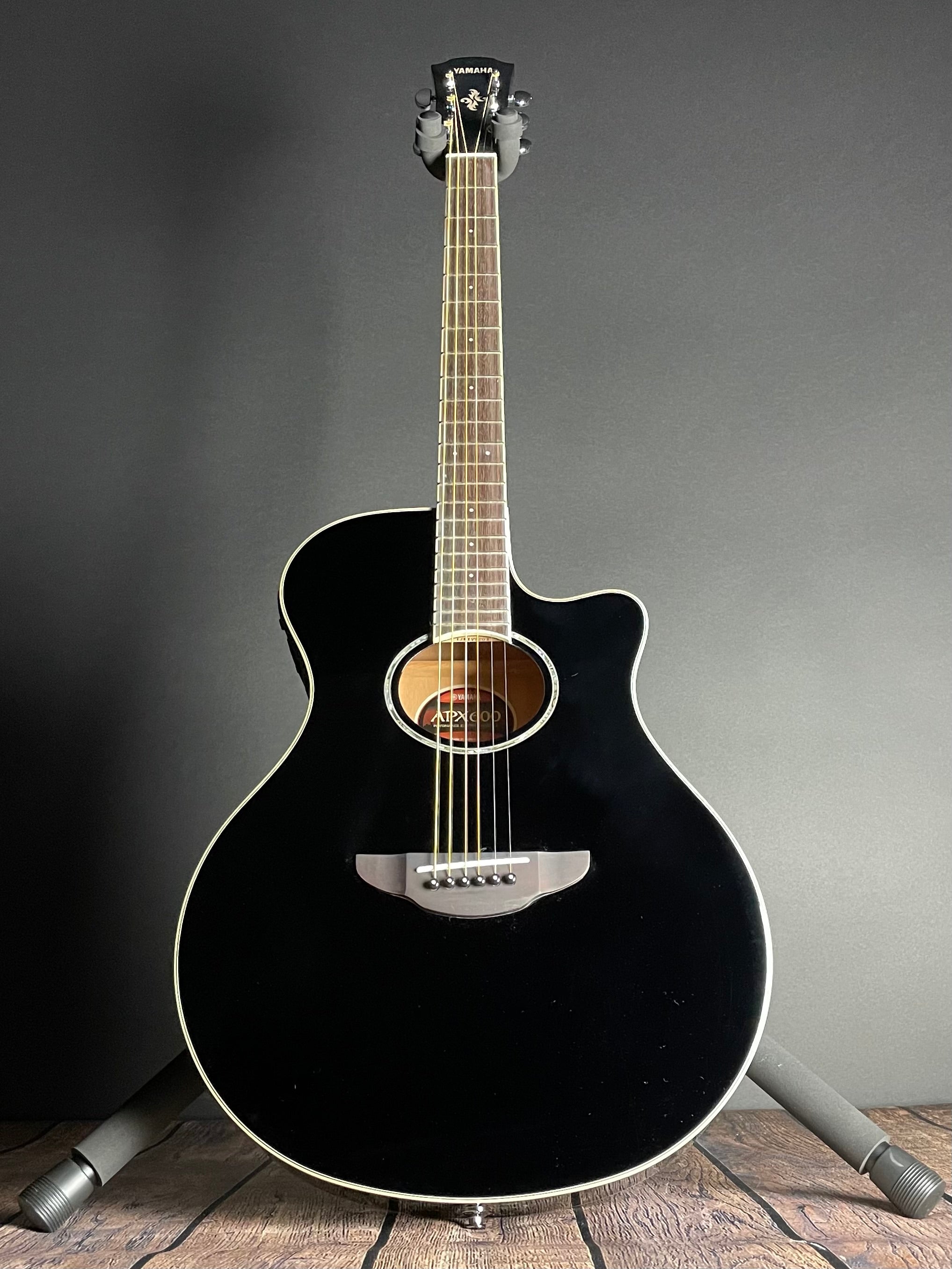 Yamaha APX600 Thinline Acoustic- Black - Metronome Music Inc.