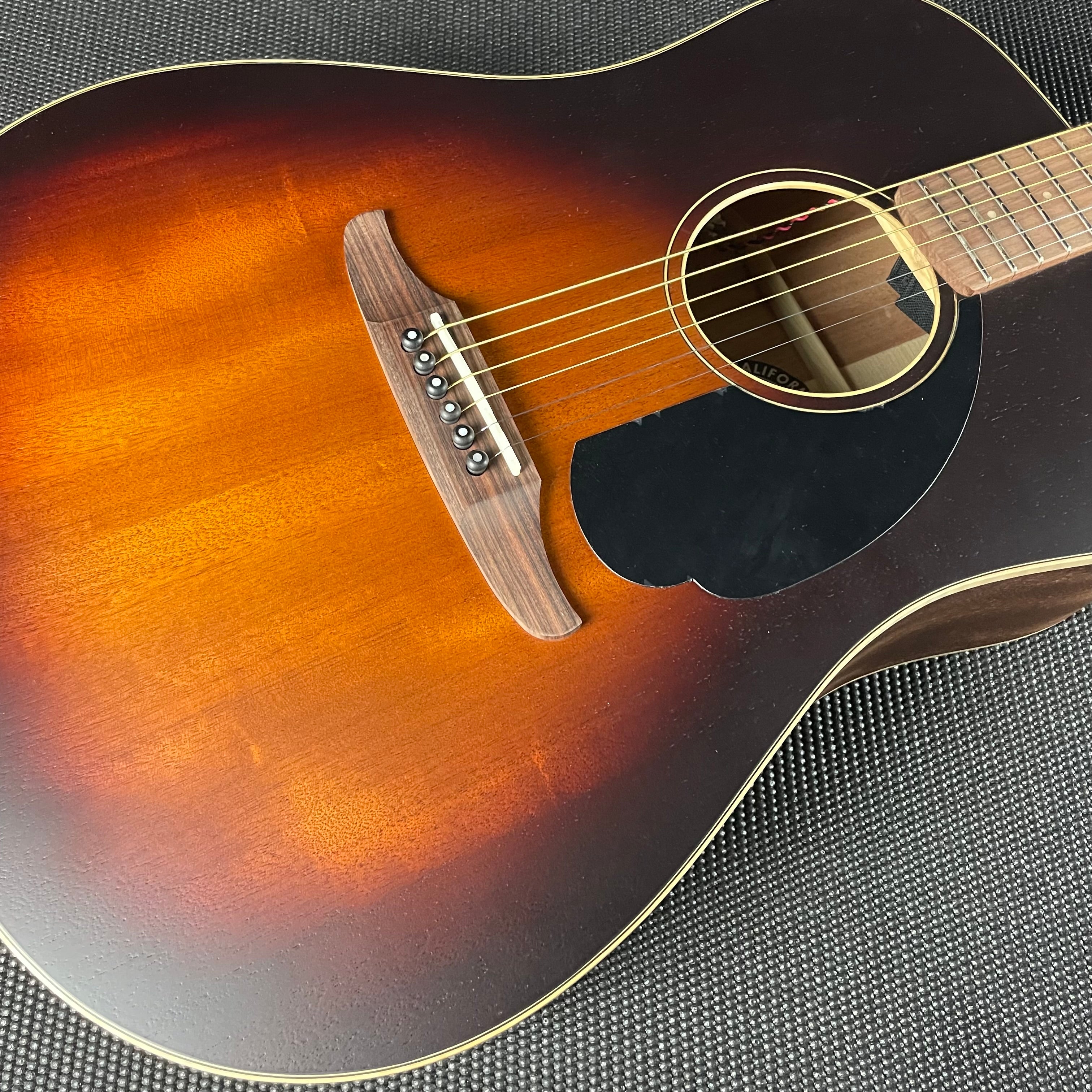 Fender Redondo Special Acoustic w/Gig Bag, Pau Ferro Fingerboard- Honey Burst - Metronome Music Inc.